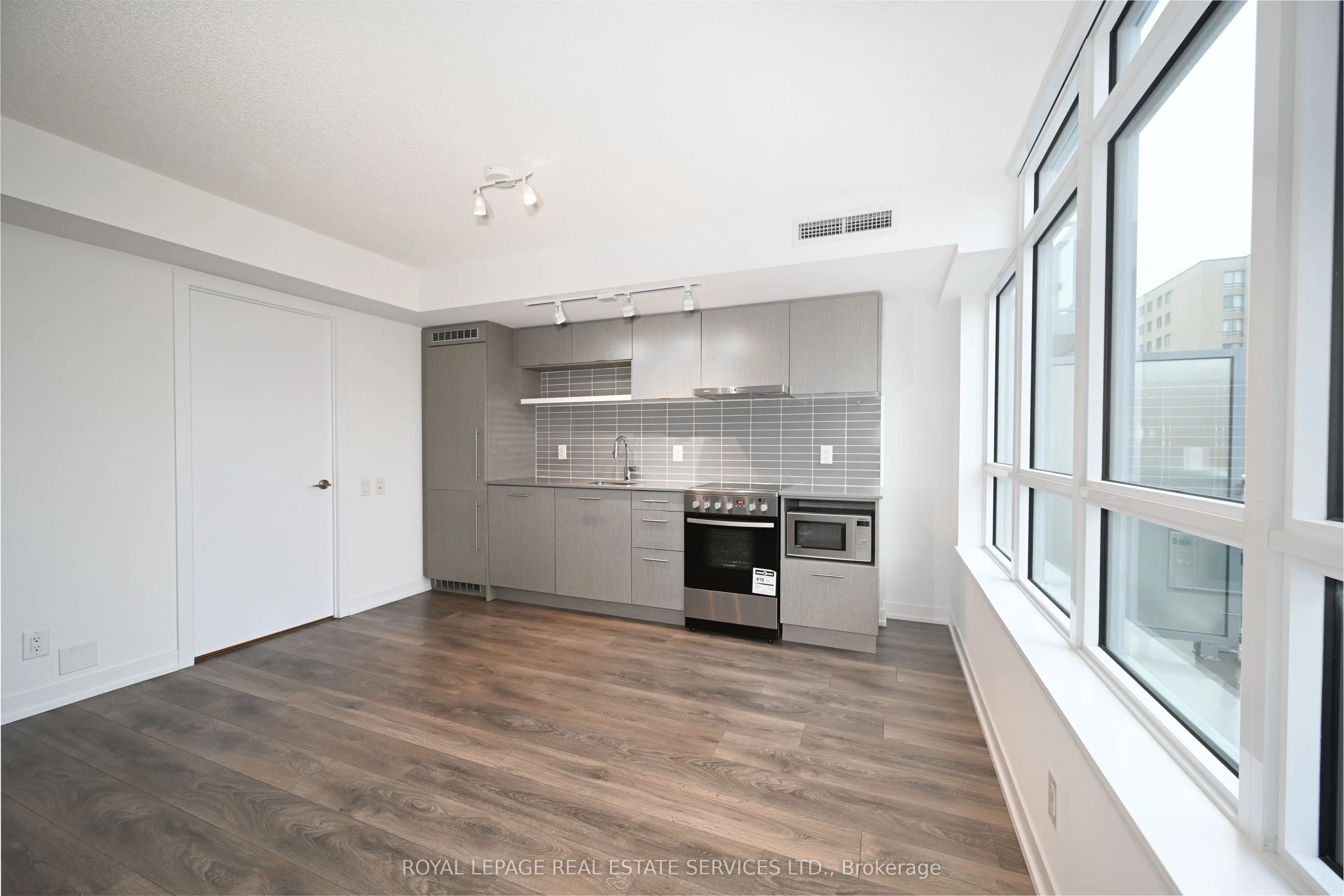 365 Church Street, #808