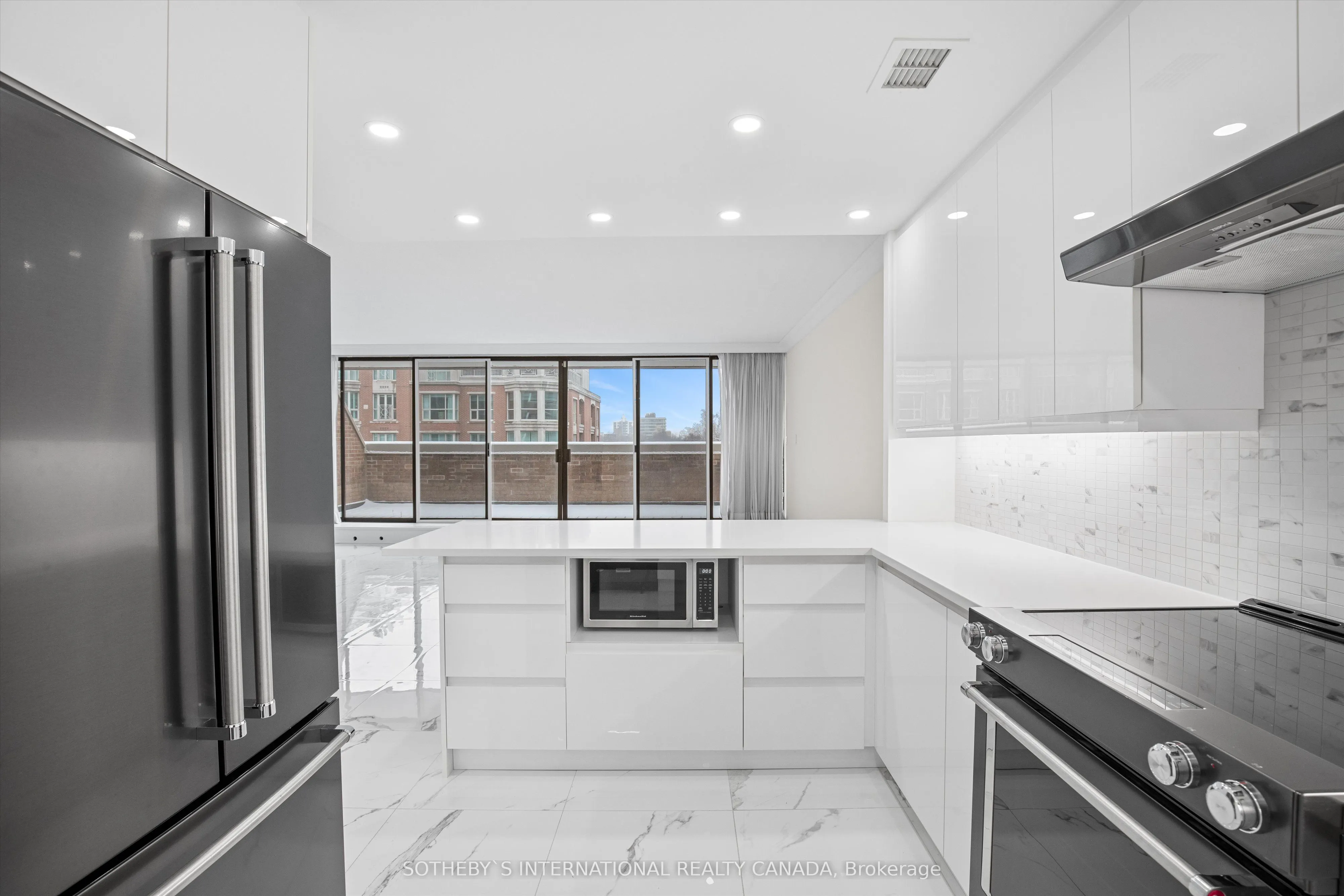 55A Avenue Road #408