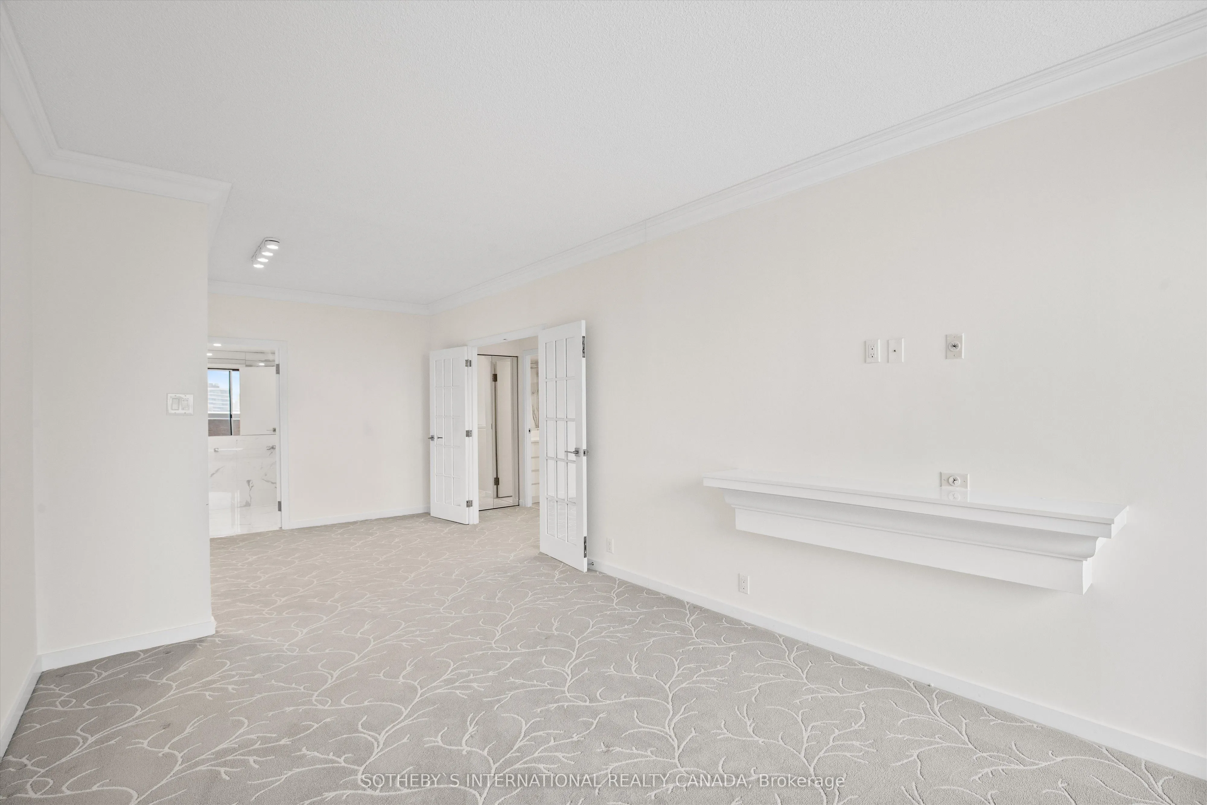 55A Avenue Road #408