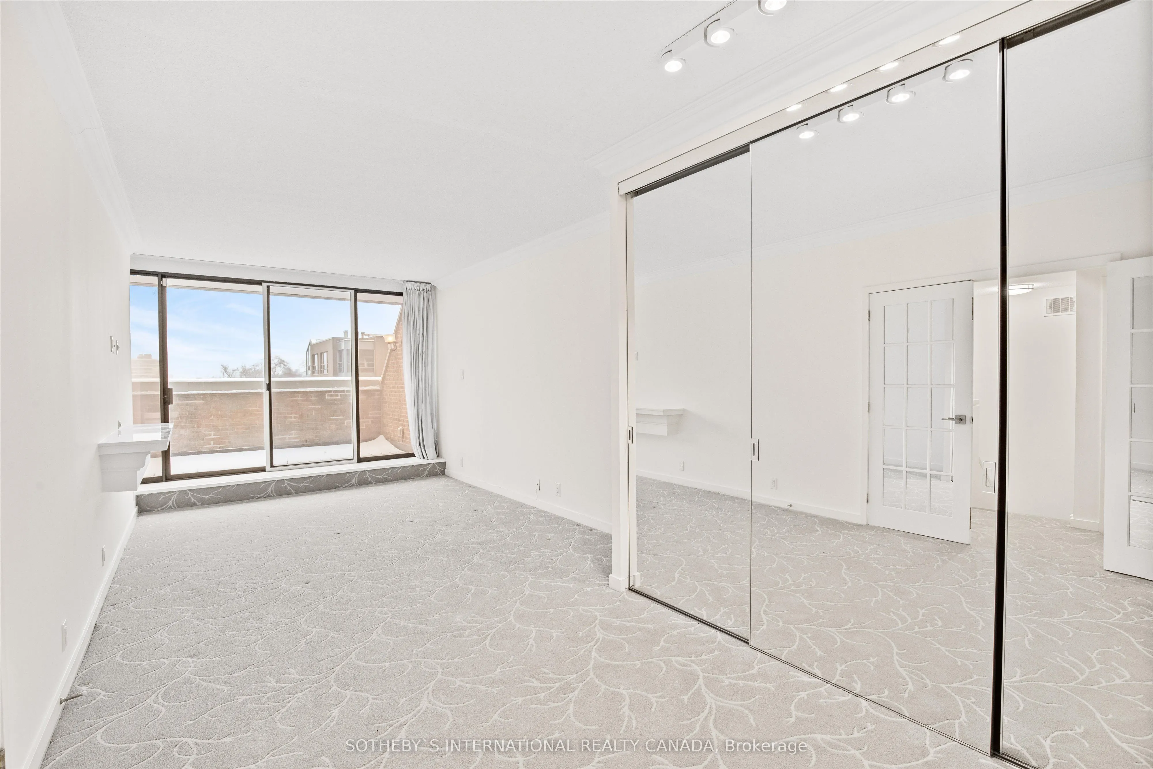 55A Avenue Road #408