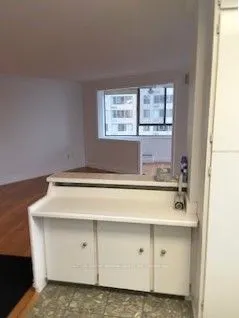 270 Queens Quay Boulevard W, #801