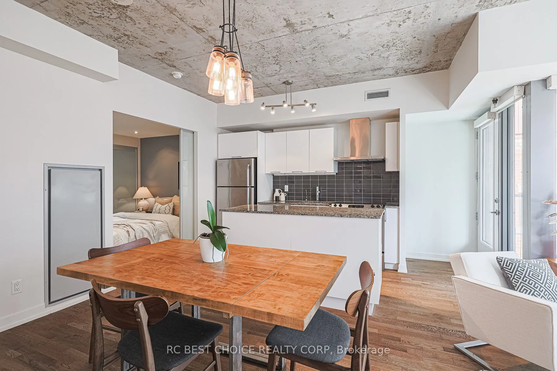 650 King Street W, #410