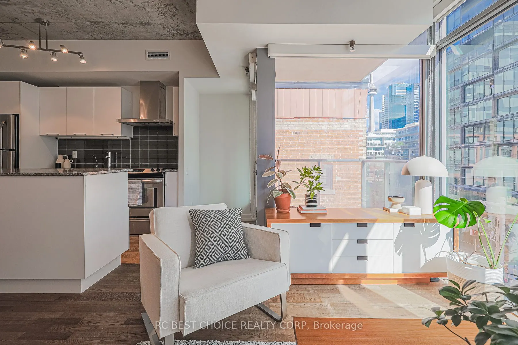 650 King Street W, #410