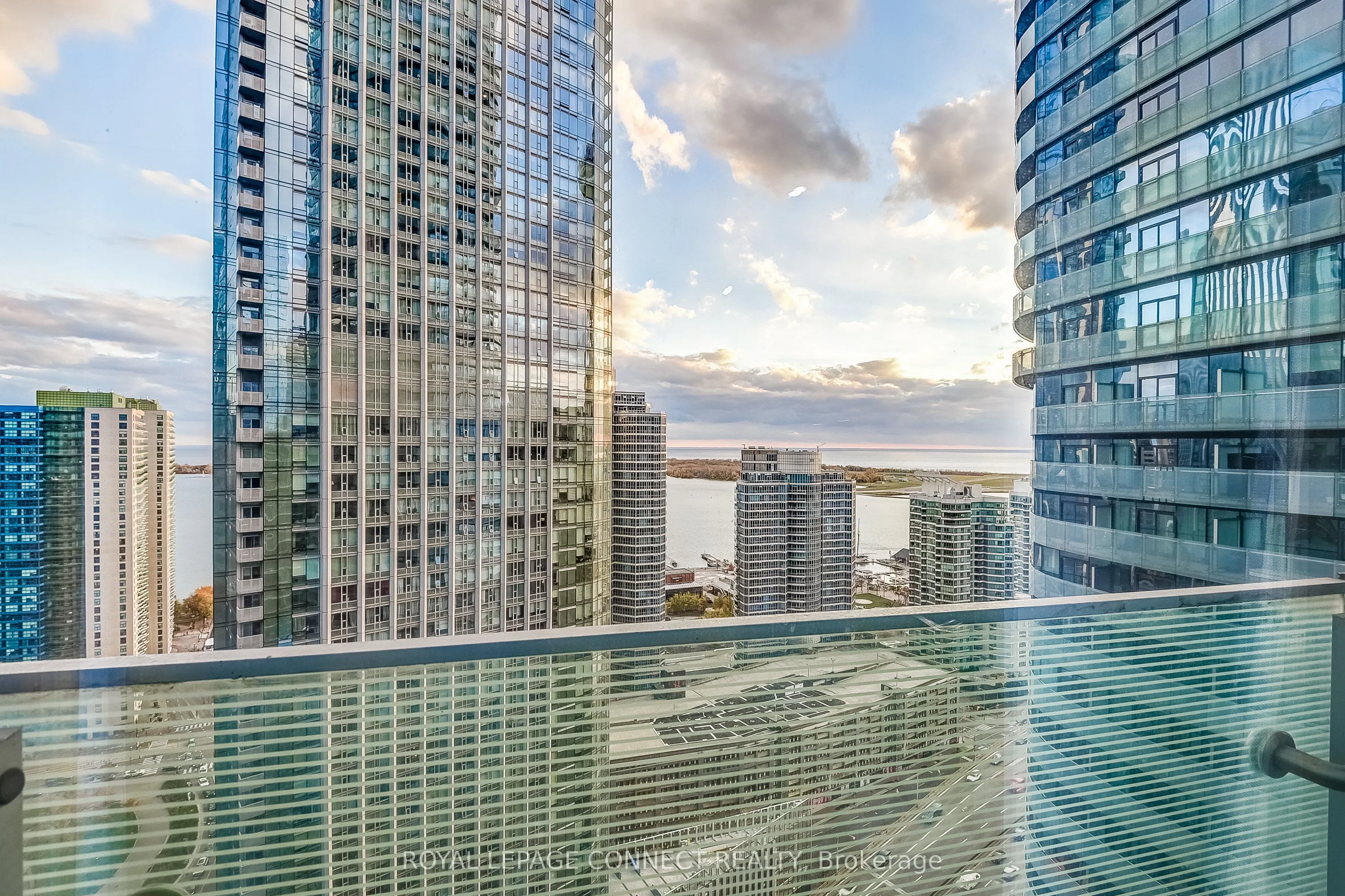 14 York Street #2804
