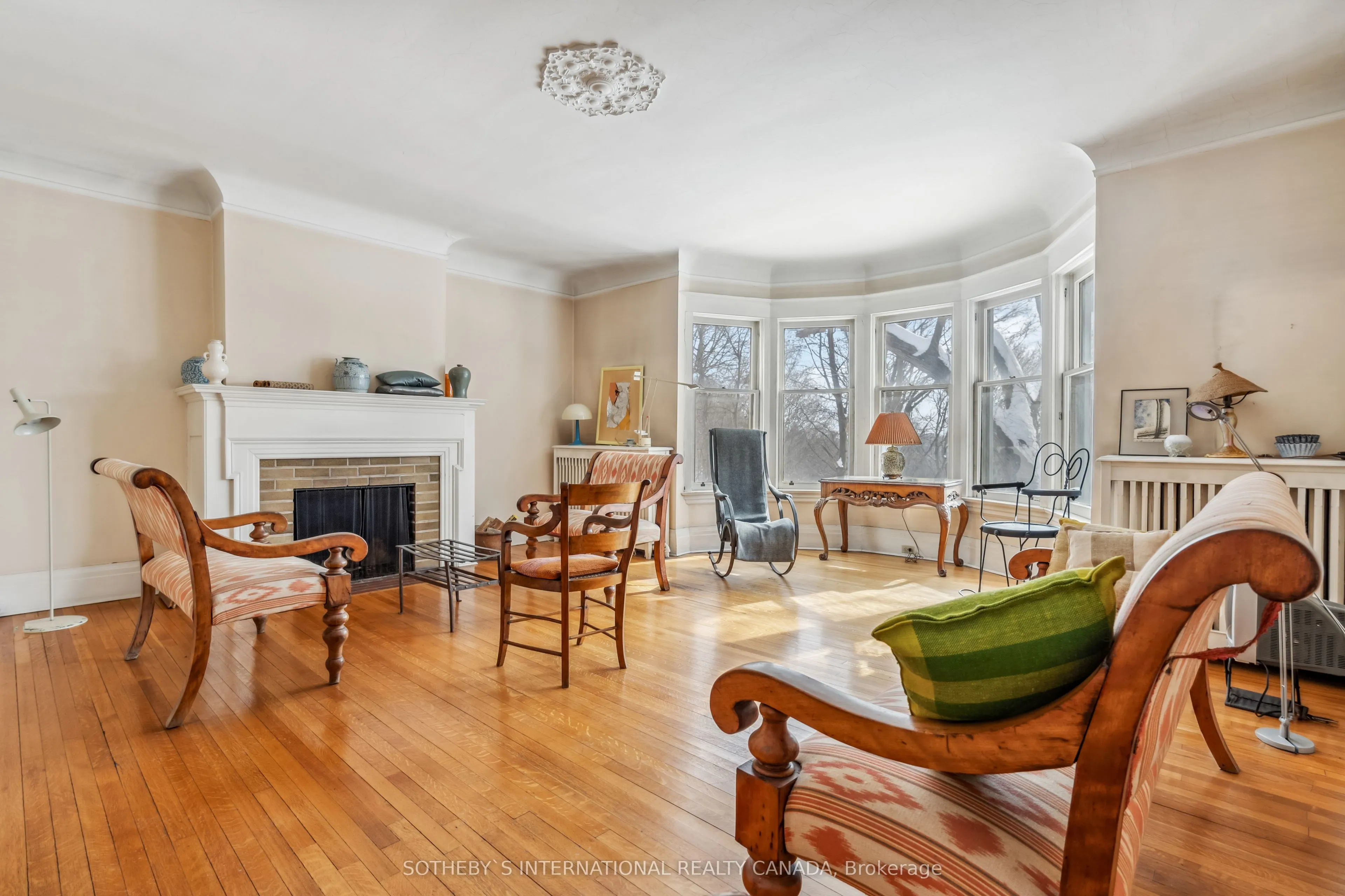 27 Old Yonge Street