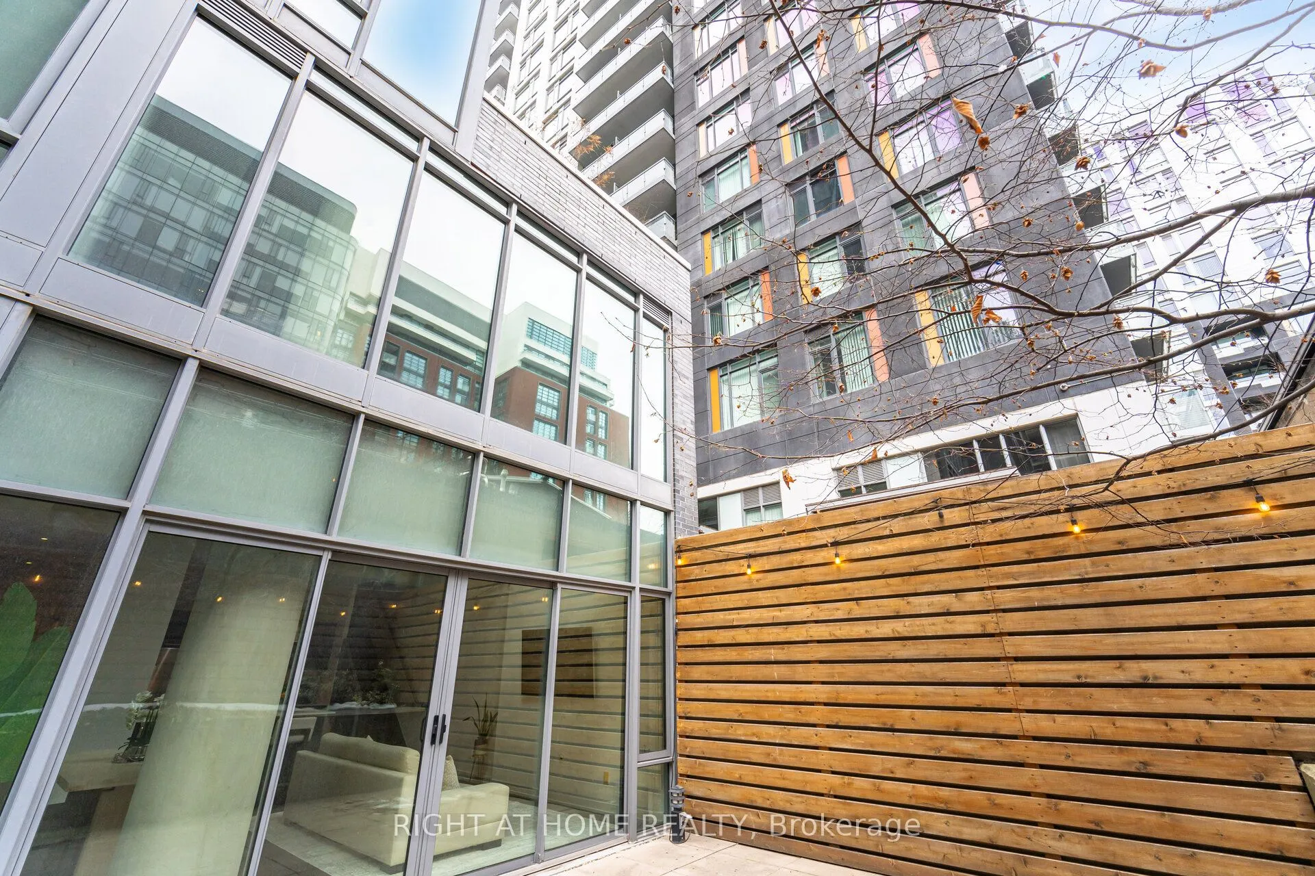 650 King Street W #106