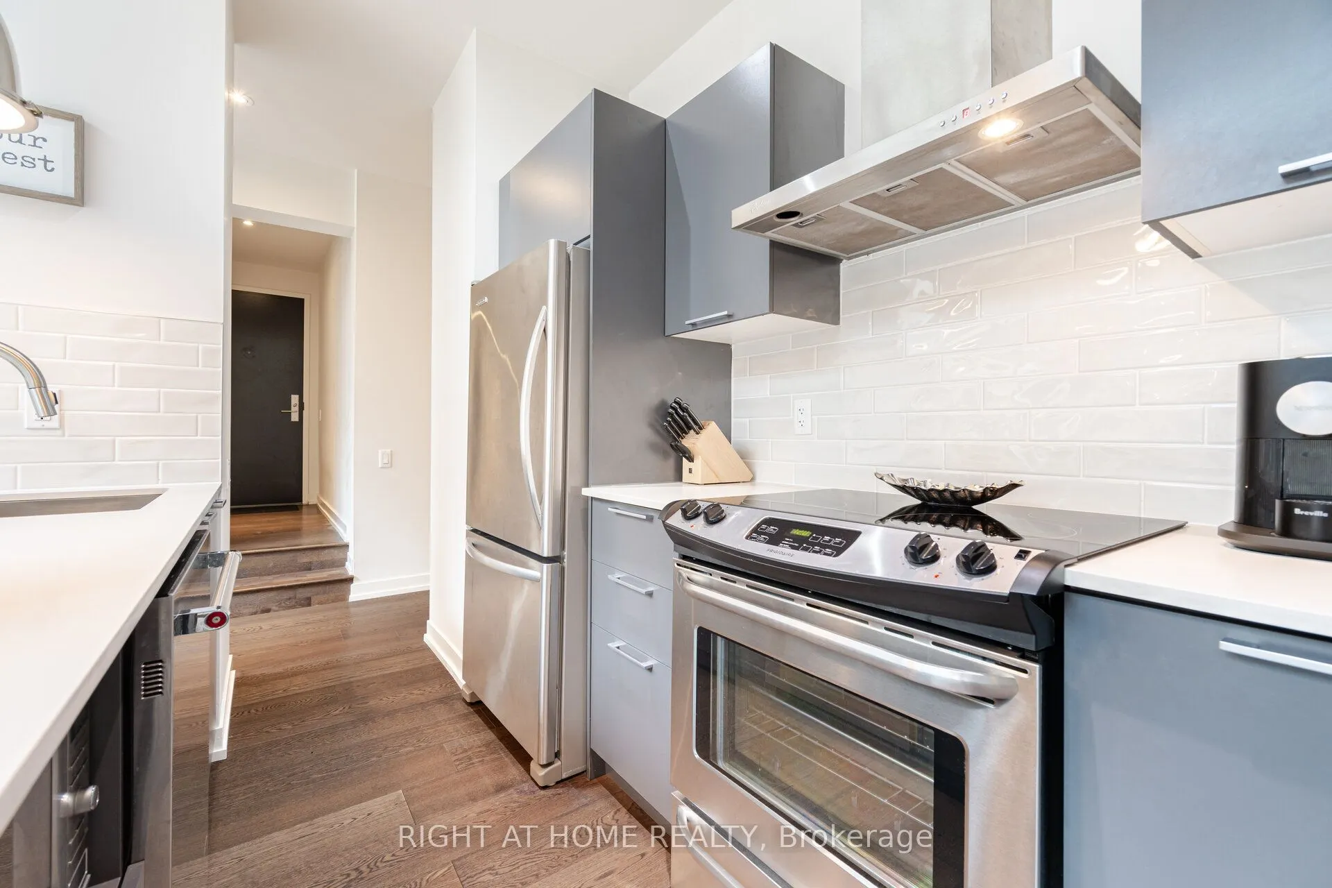 650 King Street W #106
