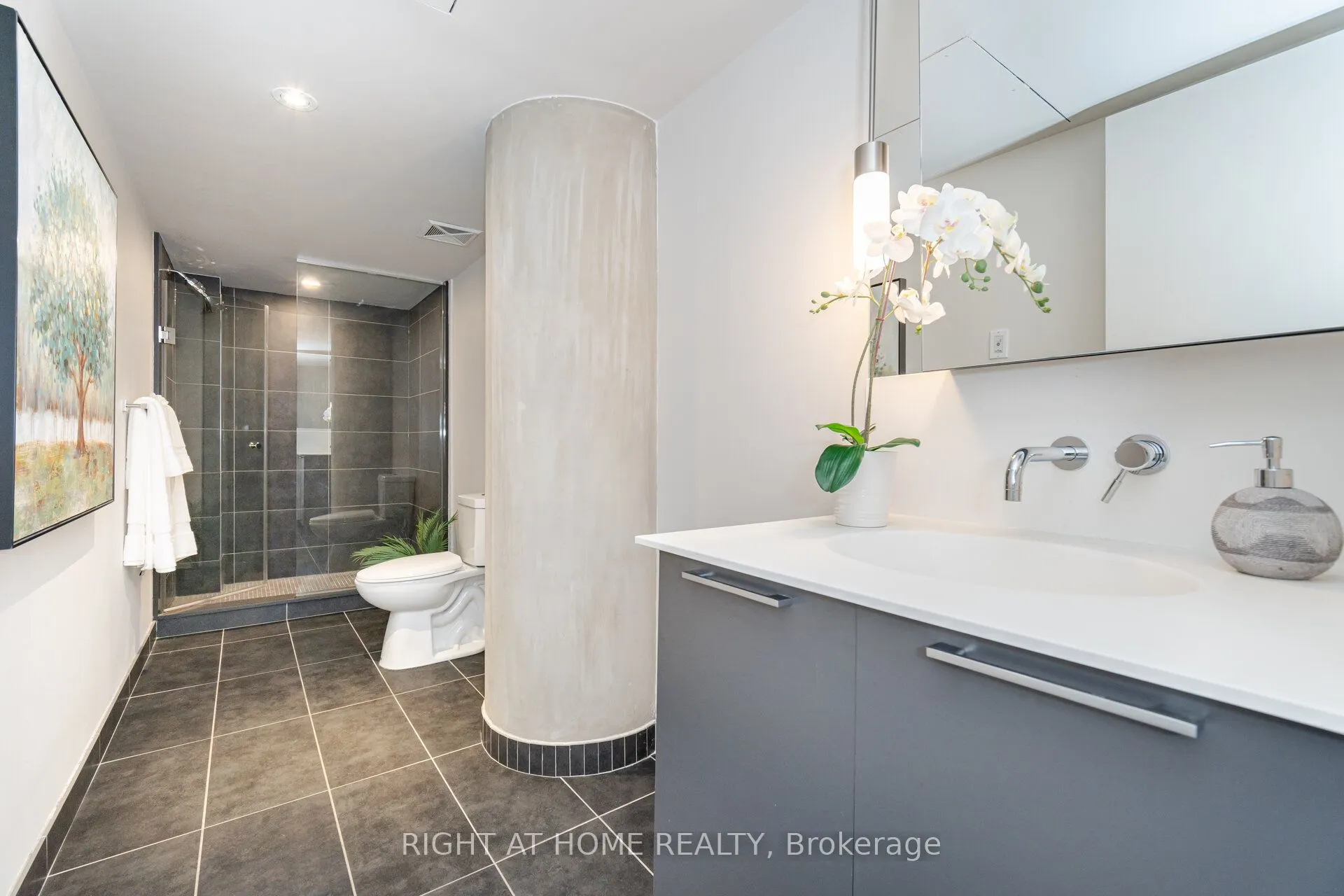 650 King Street W #106