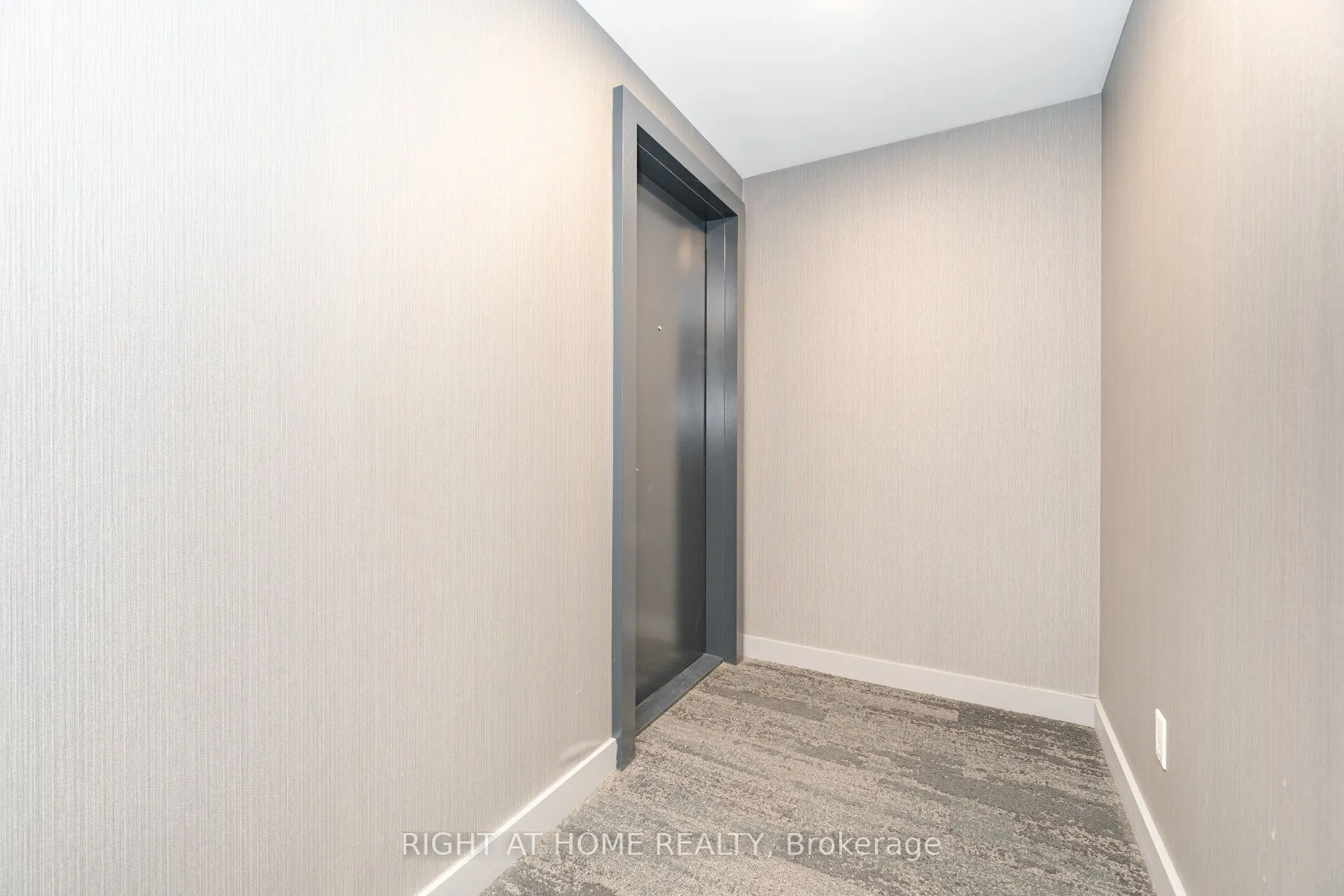 650 King Street W #106