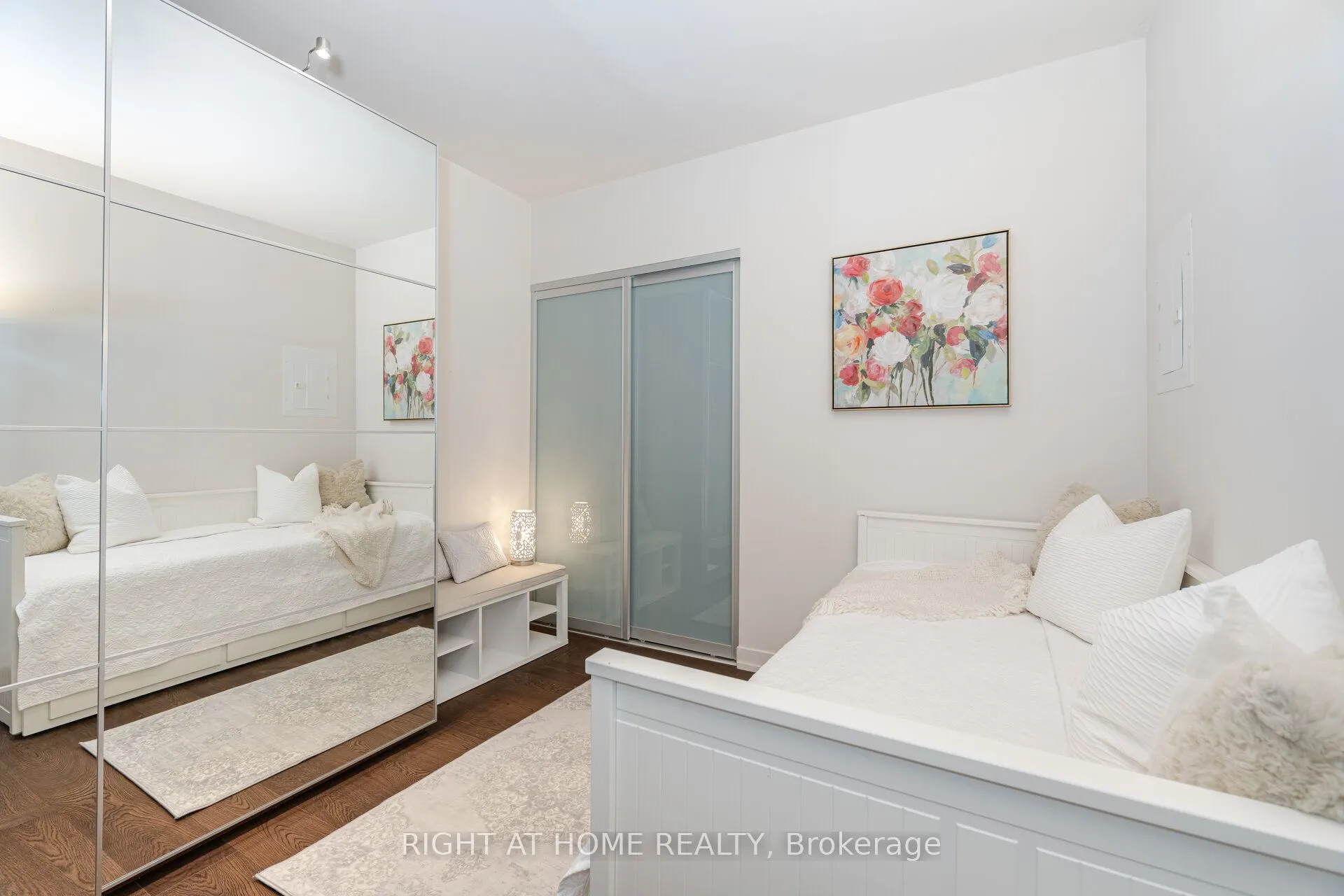 650 King Street W #106