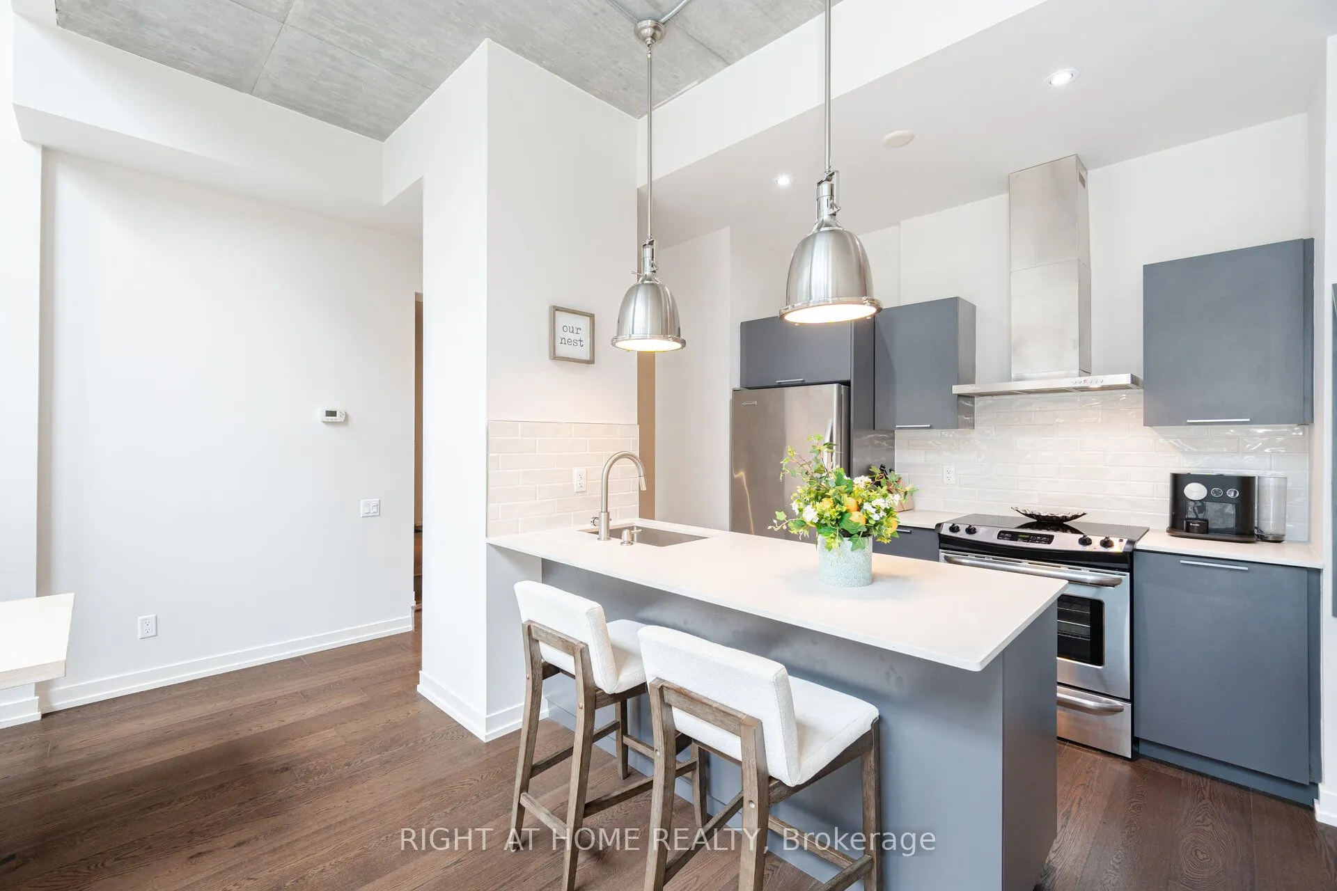 650 King Street W #106