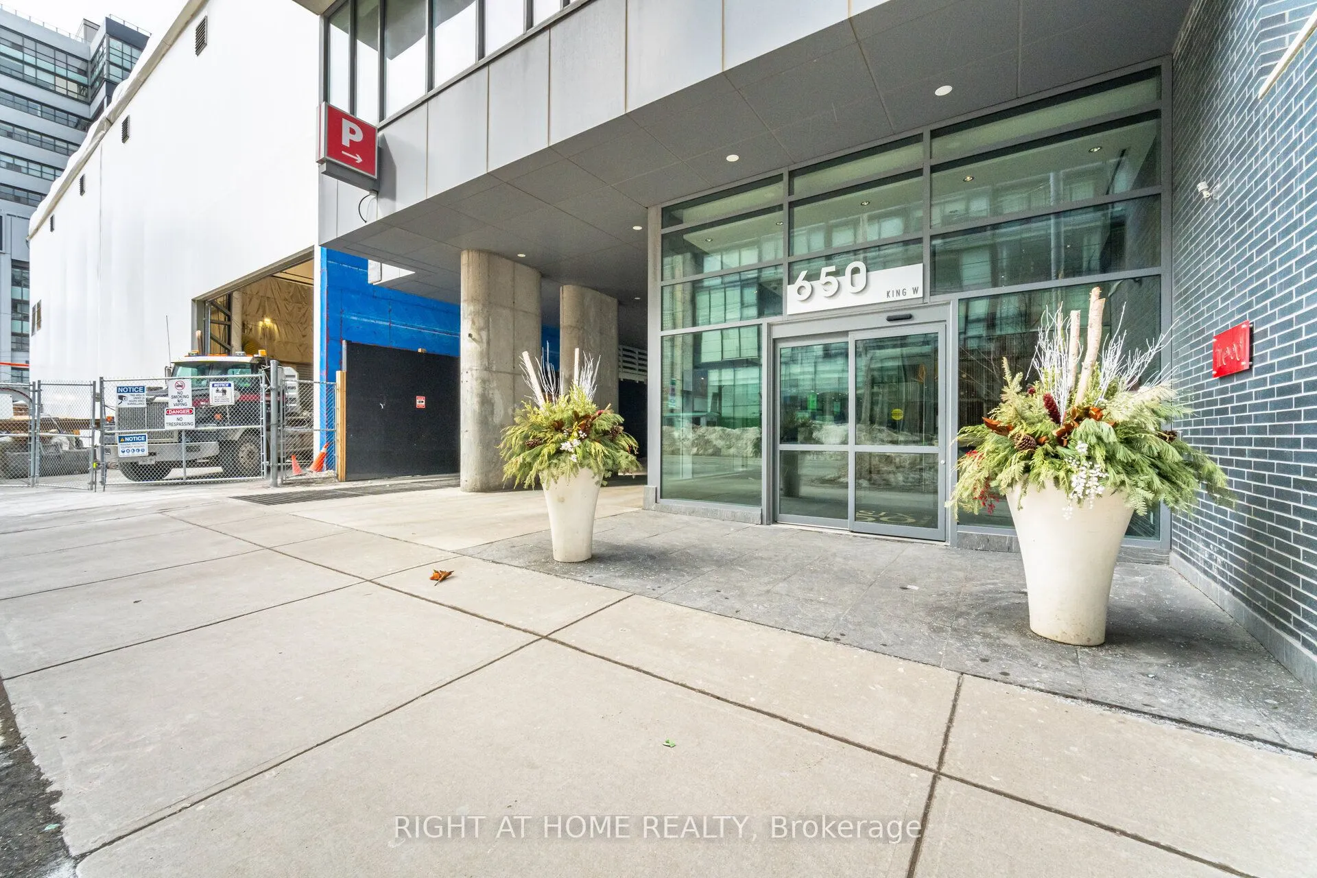 650 King Street W #106