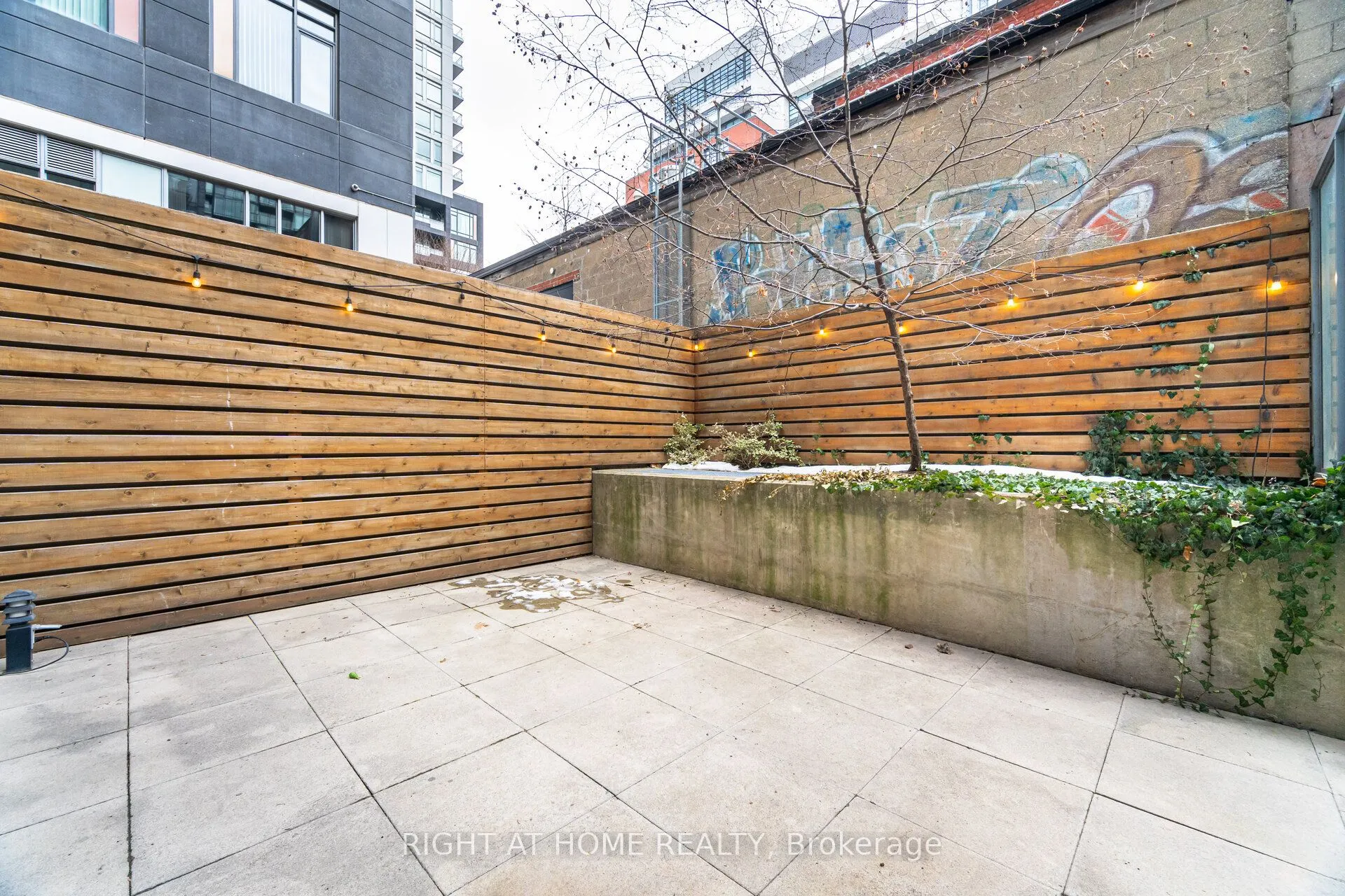 650 King Street W #106