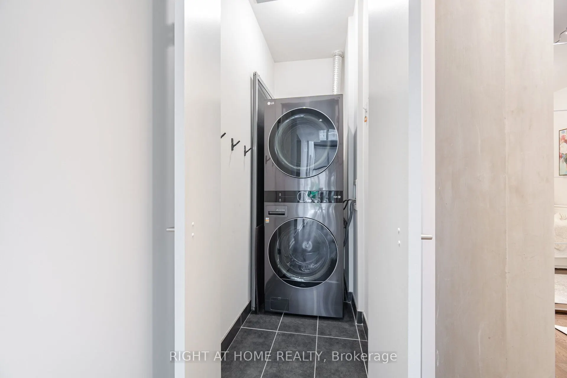 650 King Street W #106