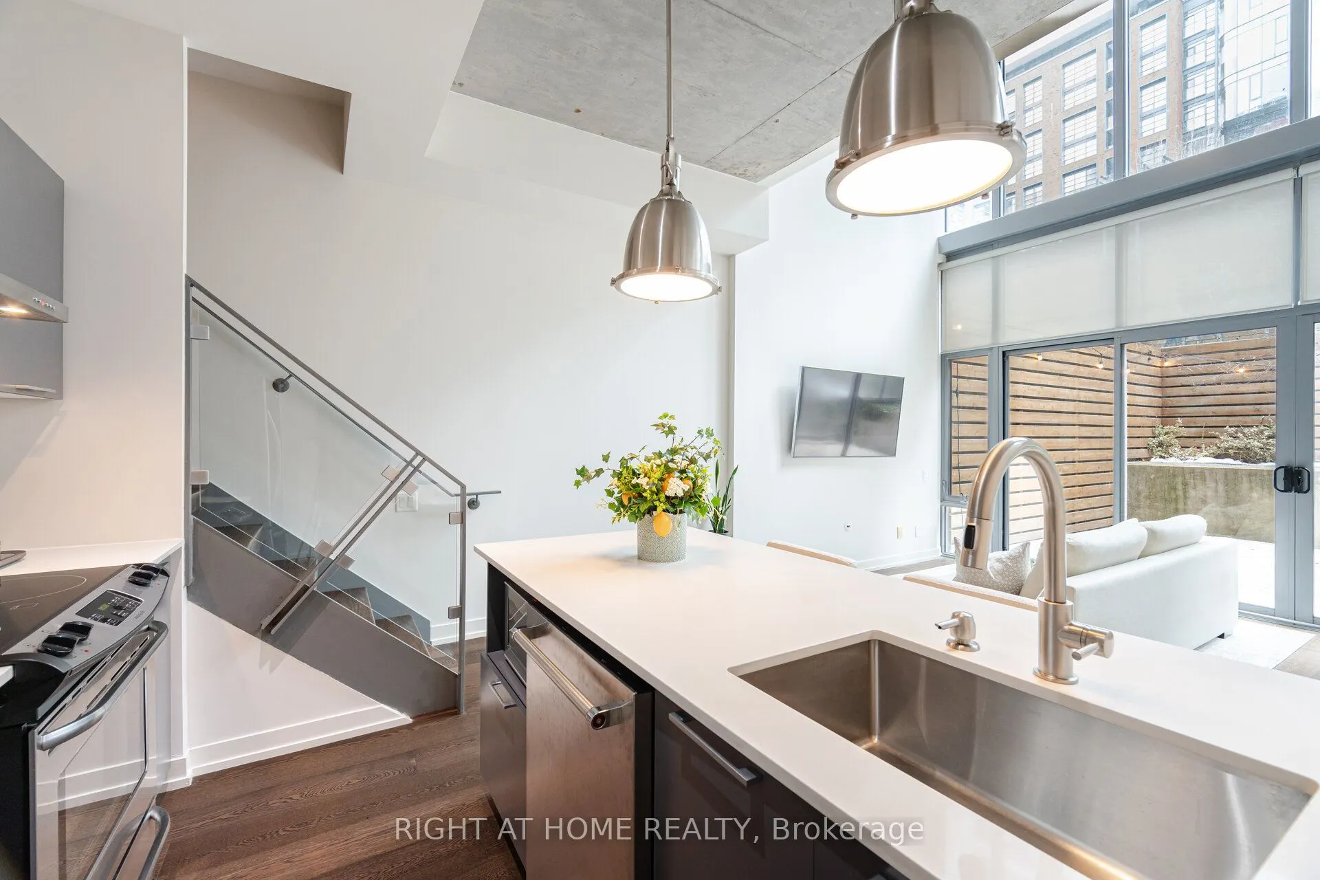 650 King Street W #106