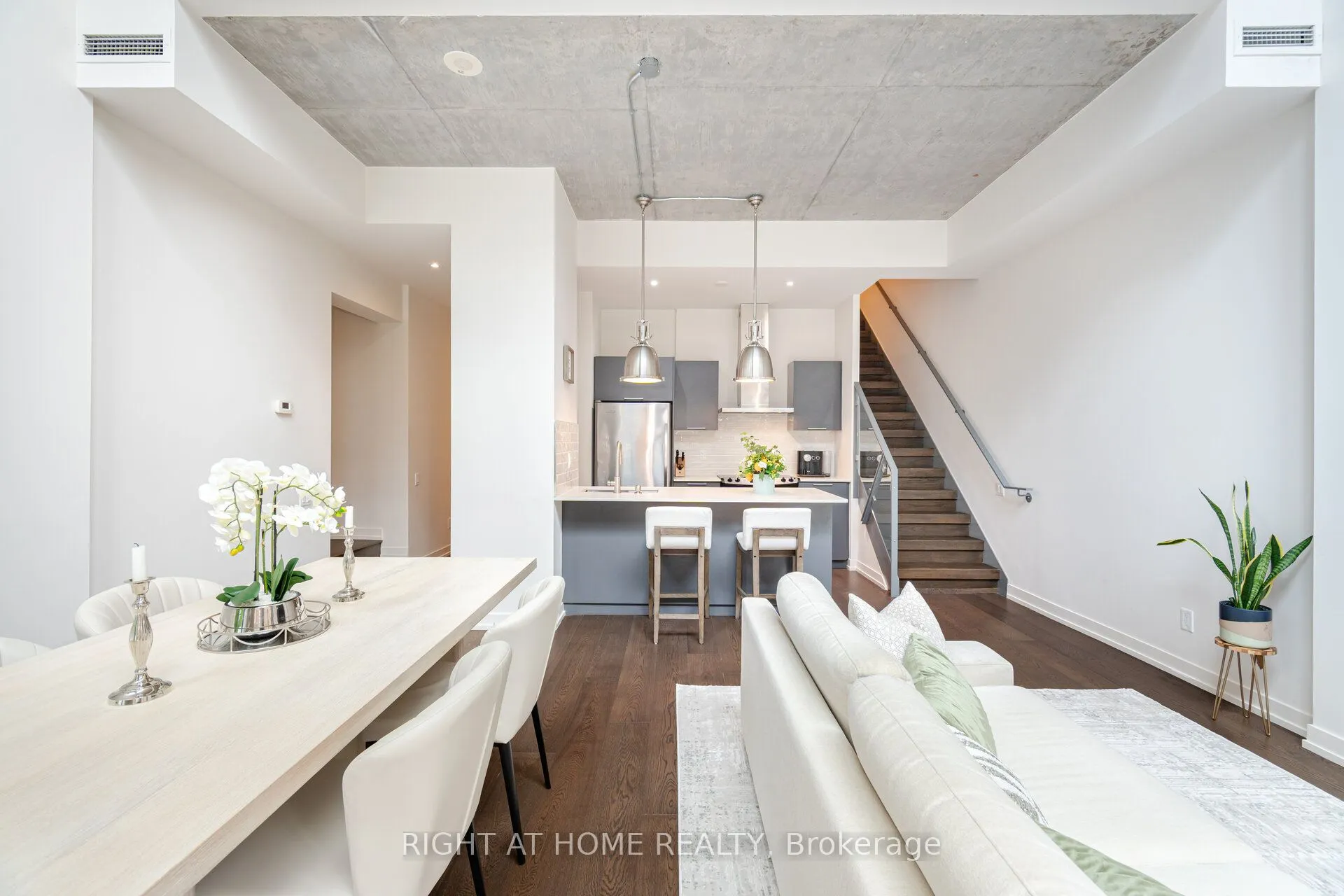 650 King Street W #106