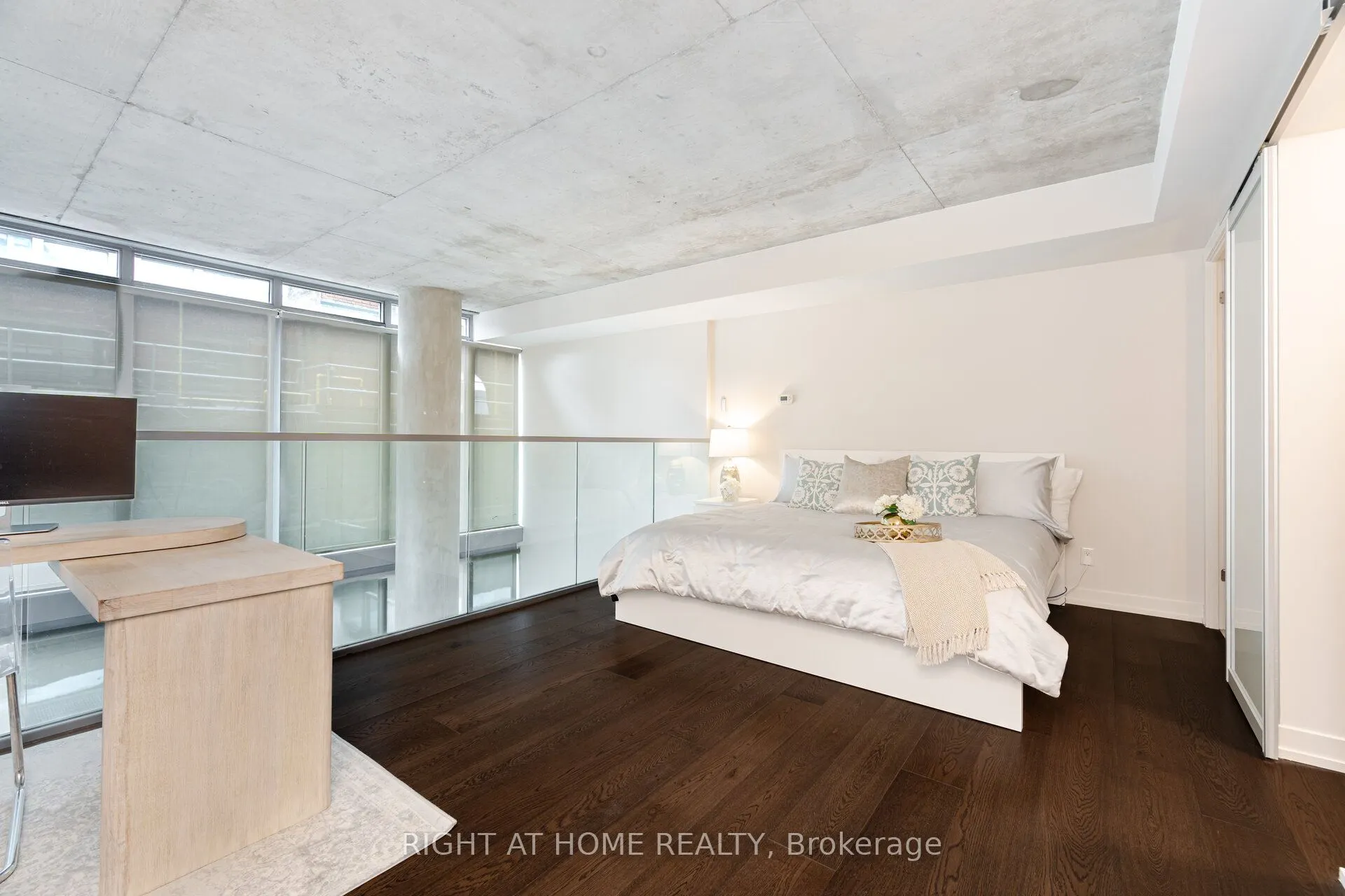 650 King Street W #106