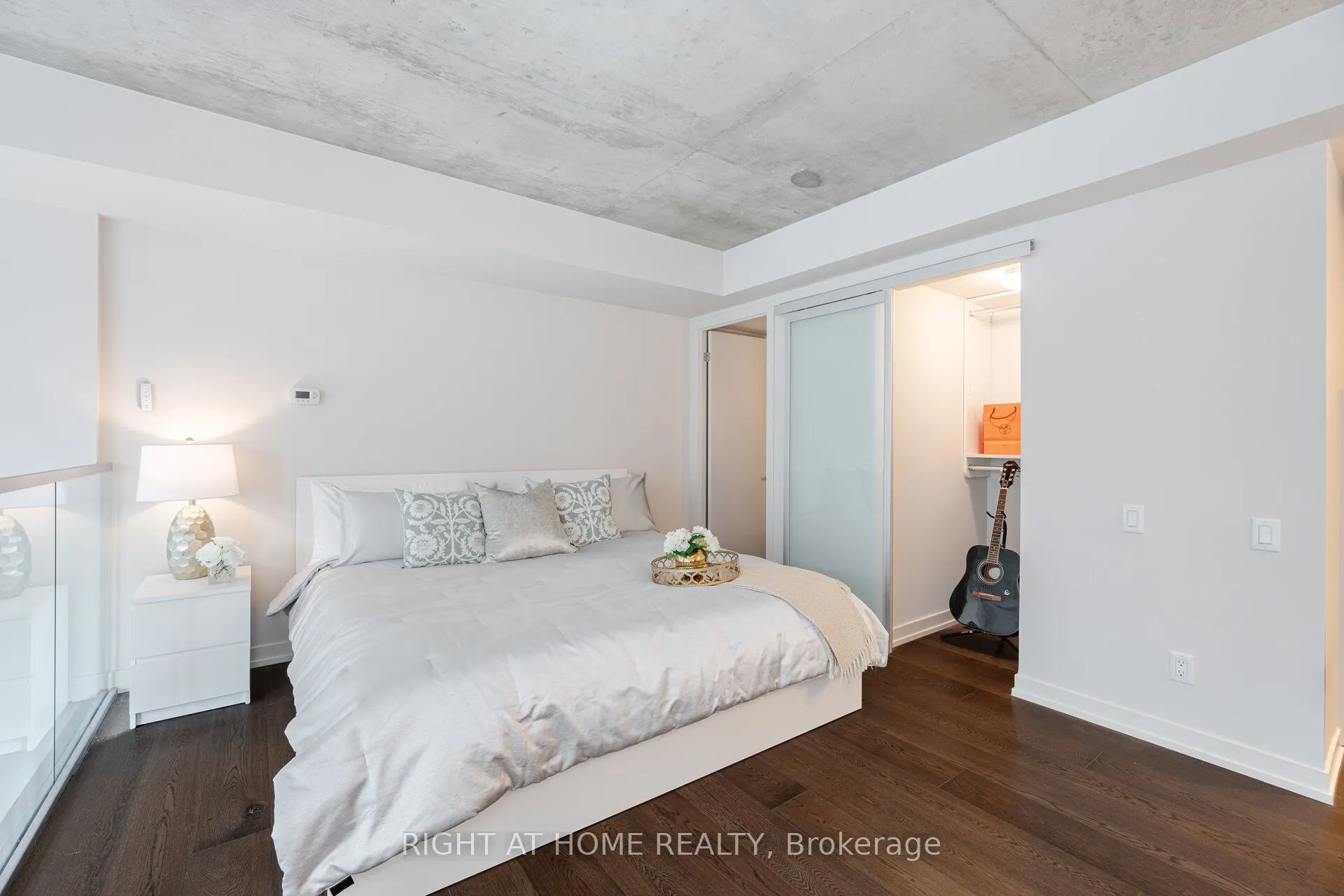 650 King Street W #106