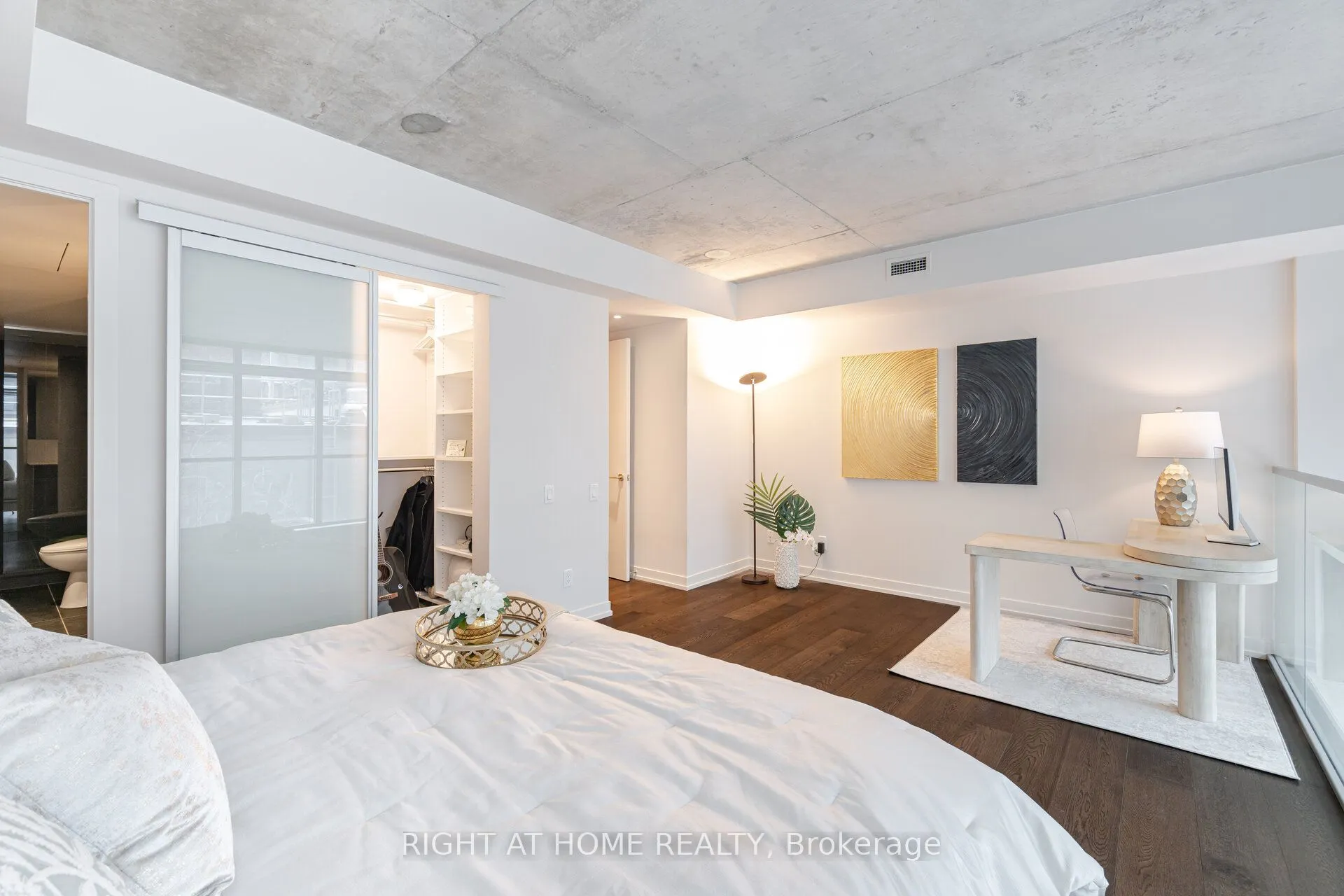 650 King Street W #106