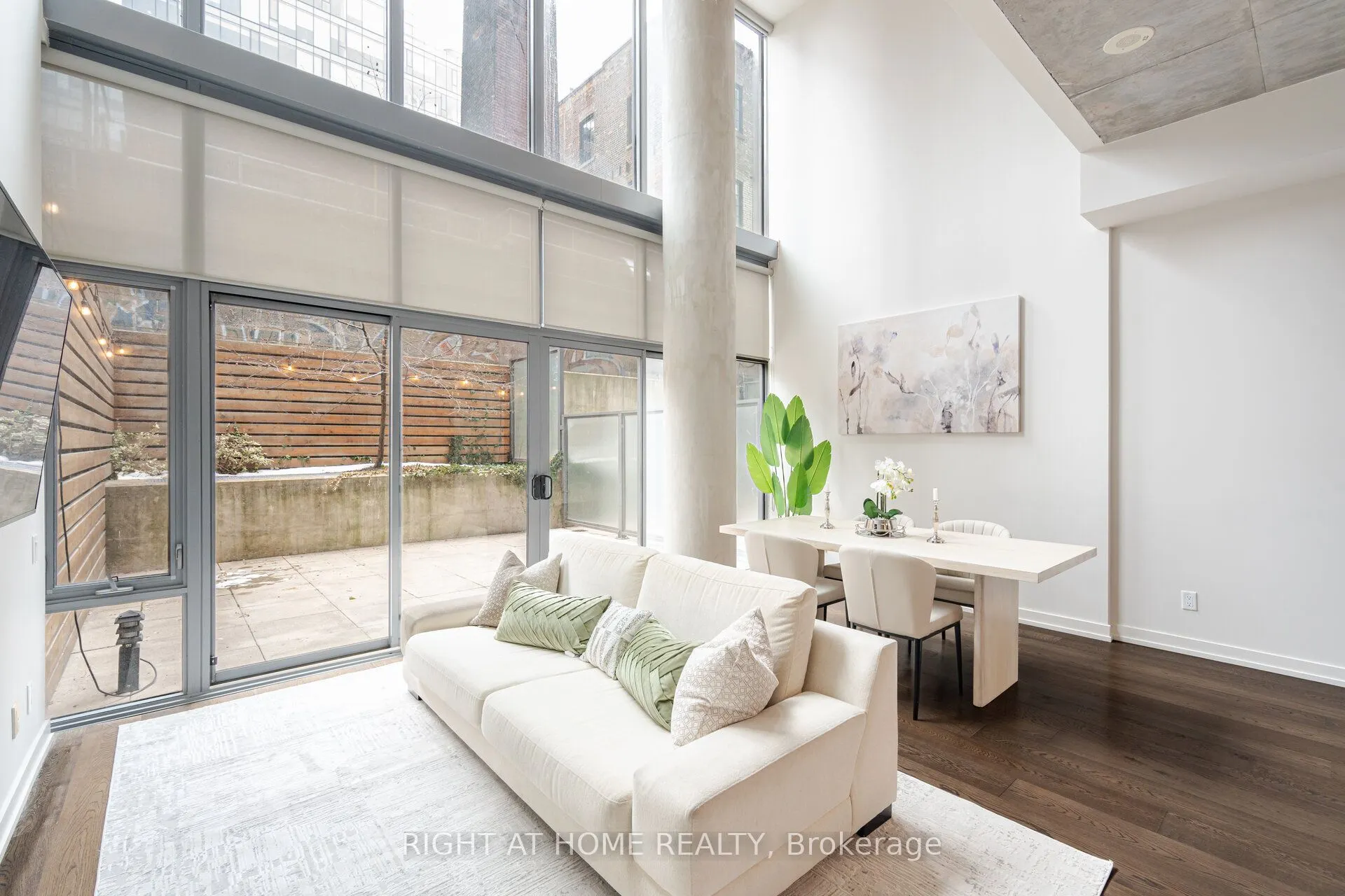 650 King Street W #106