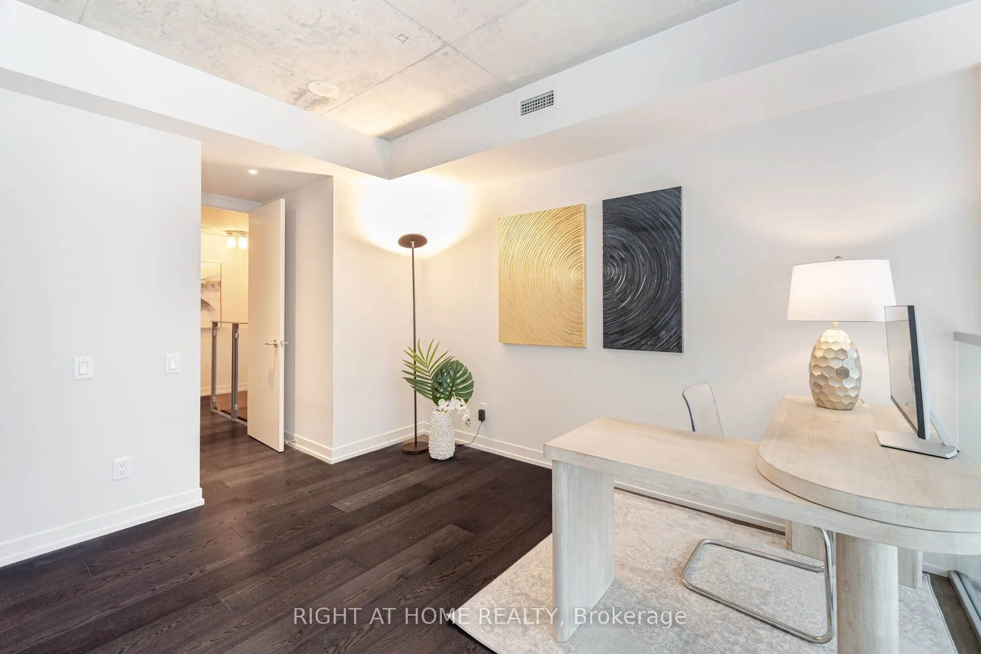 650 King Street W #106