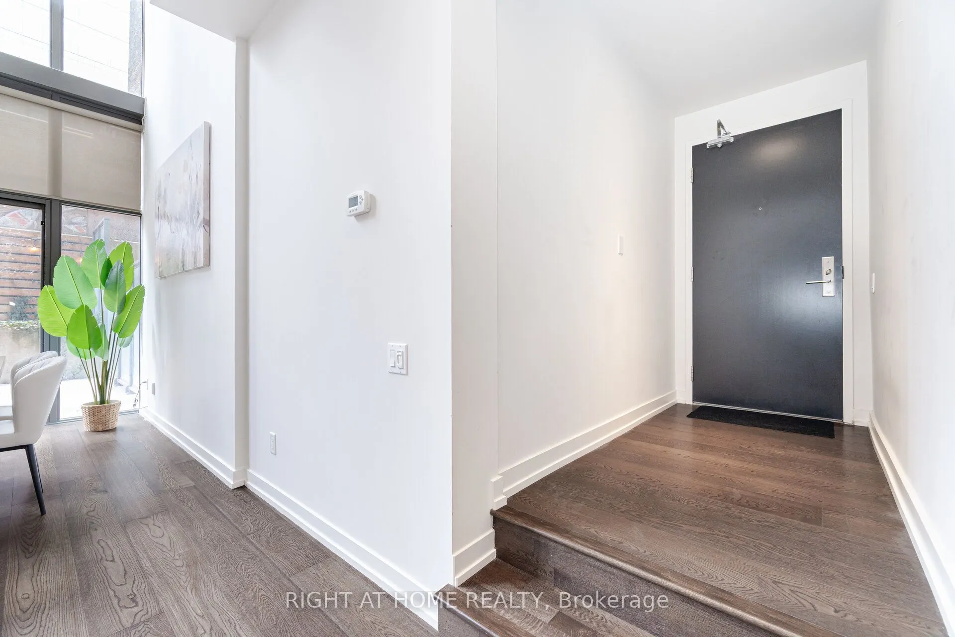 650 King Street W #106