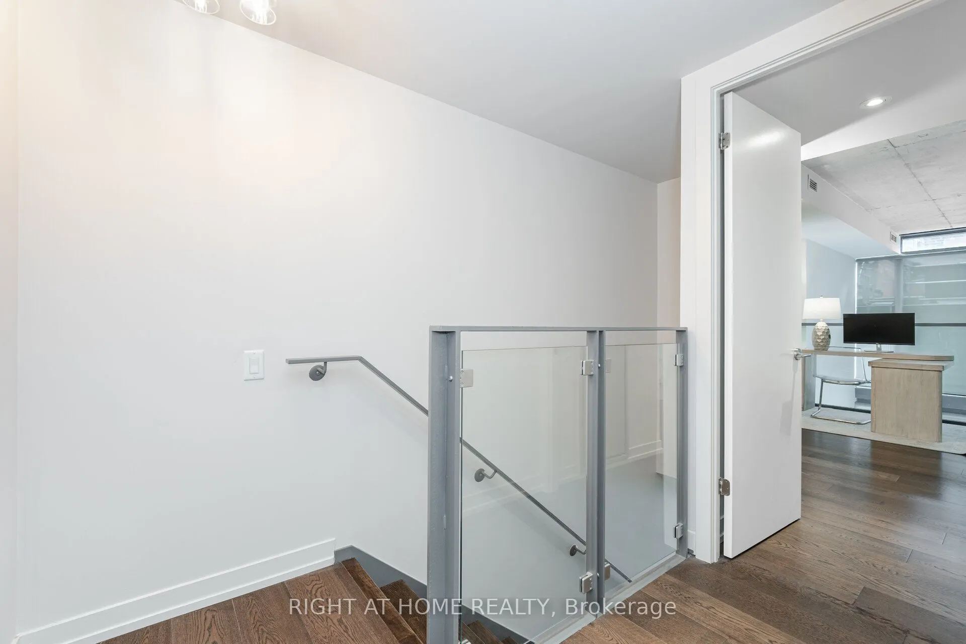 650 King Street W #106