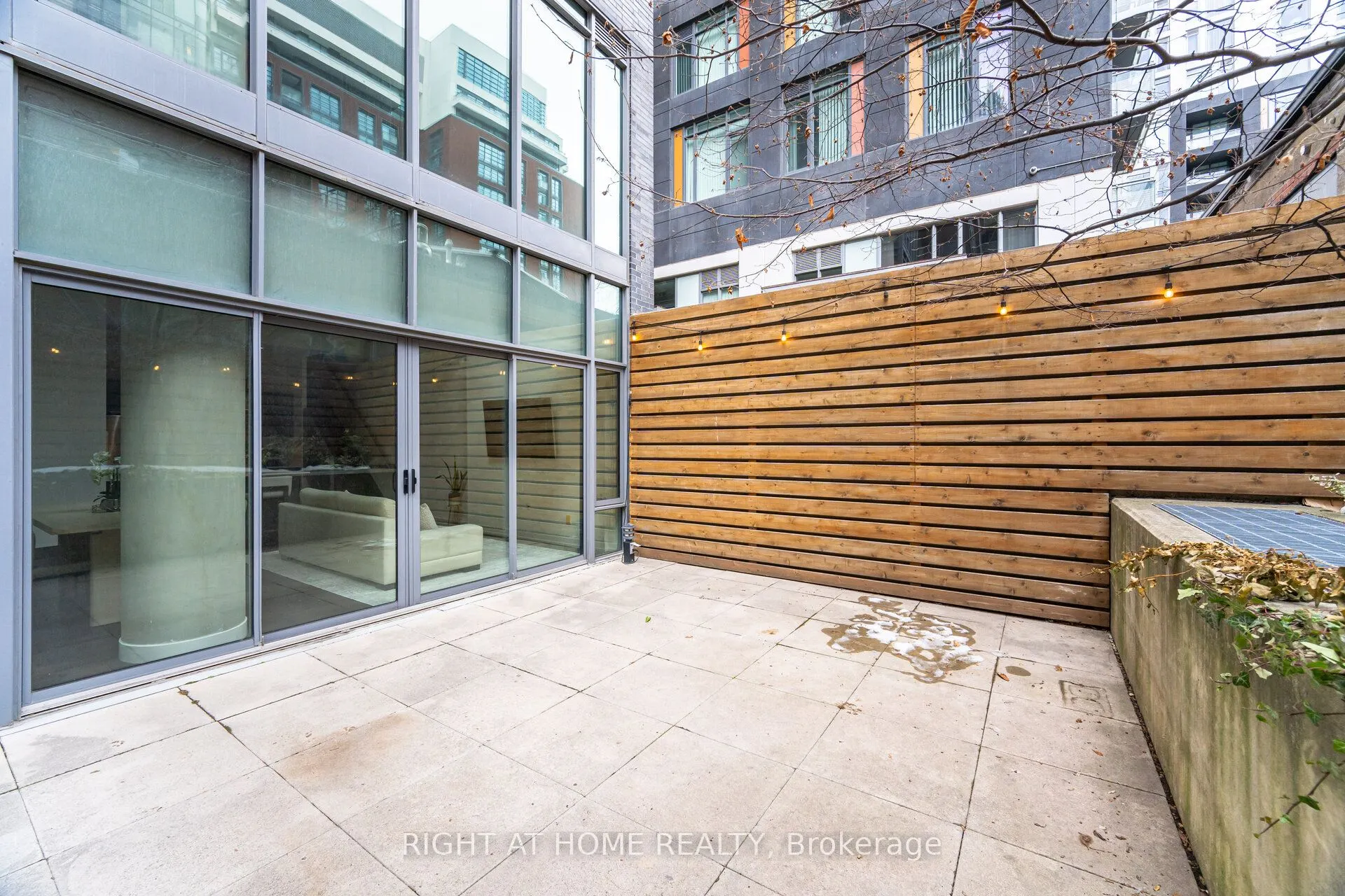 650 King Street W #106