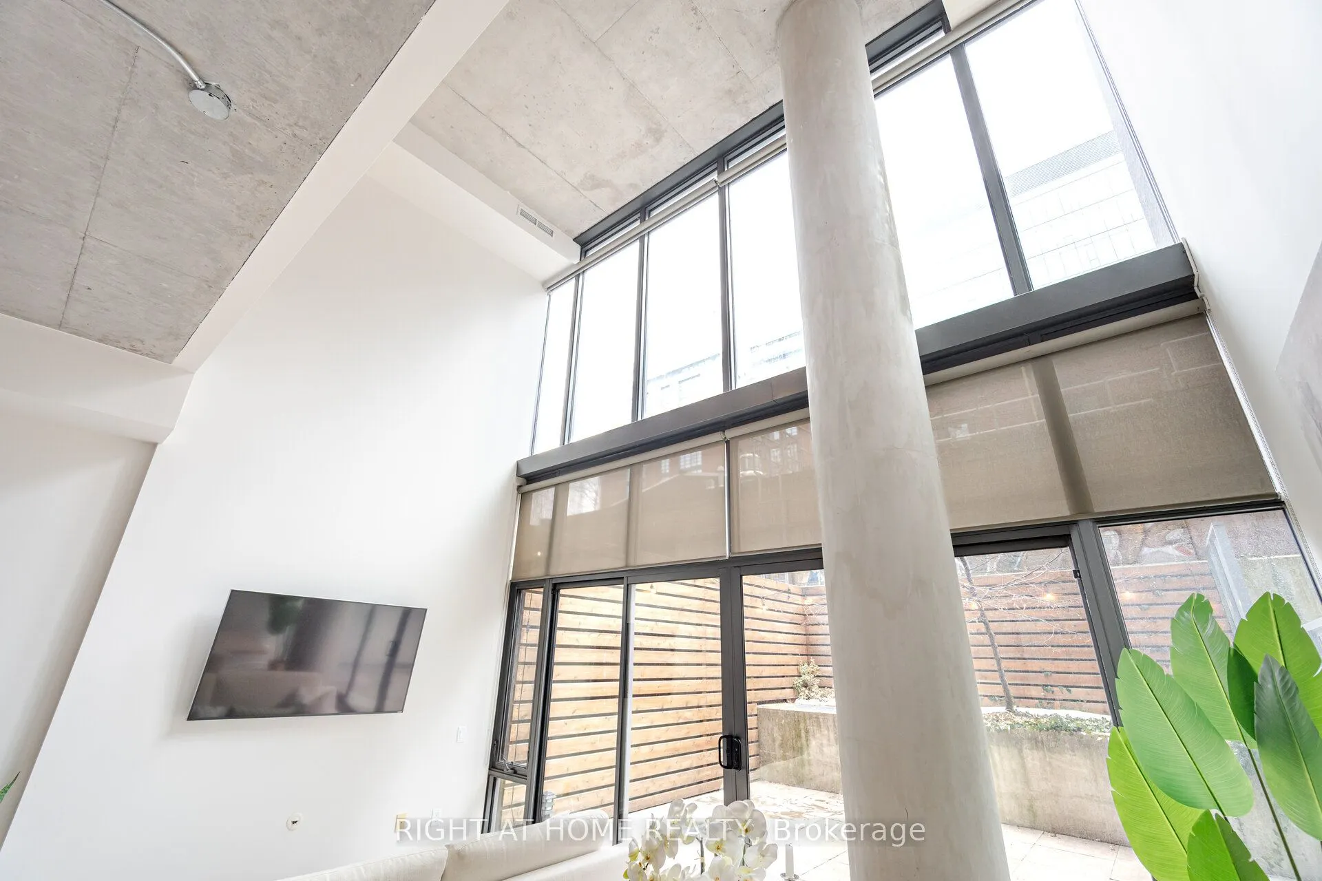 650 King Street W #106