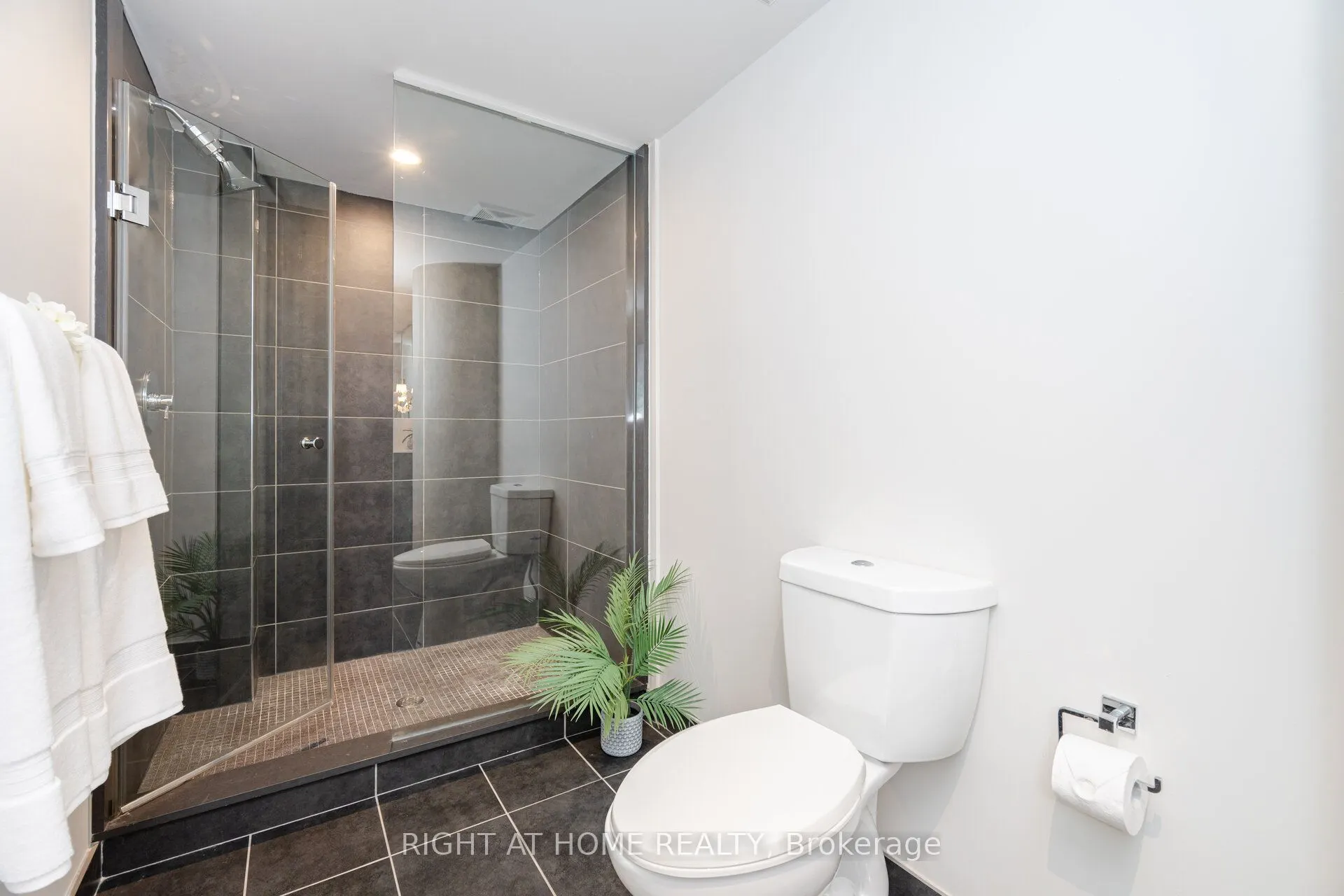 650 King Street W #106