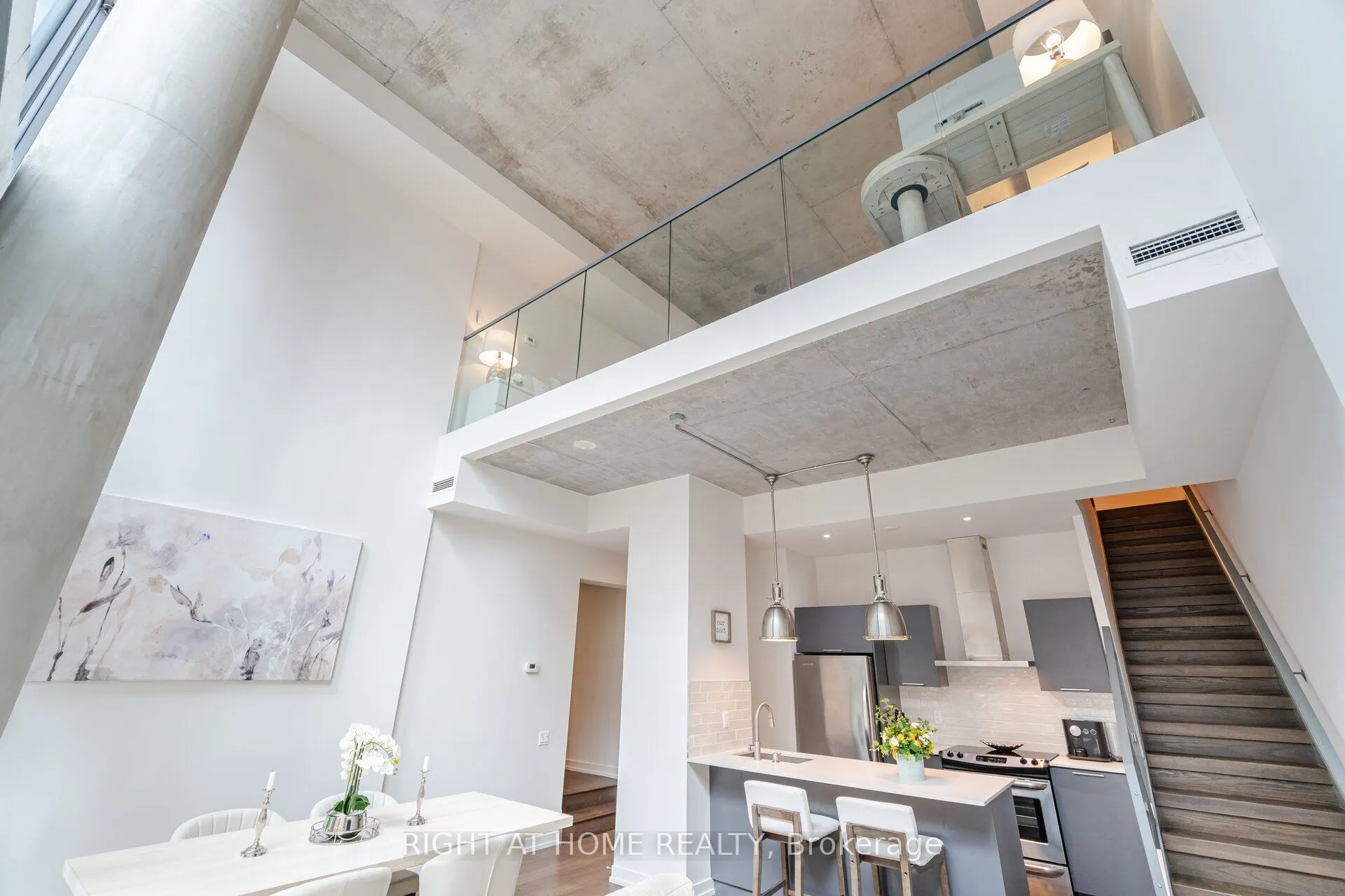 650 King Street W #106