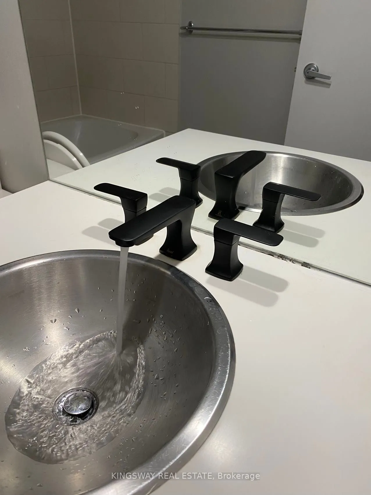 81 Navy Wharf Court #3511
