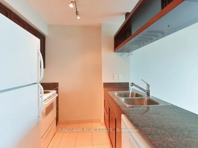 81 Navy Wharf Court #3511