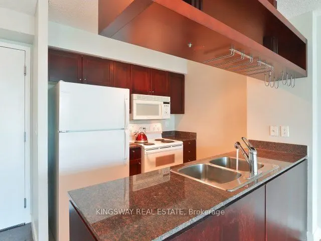 81 Navy Wharf Court #3511