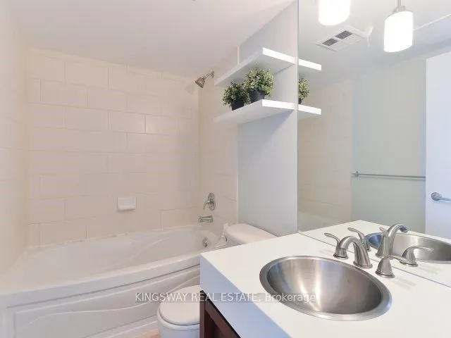 81 Navy Wharf Court #3511