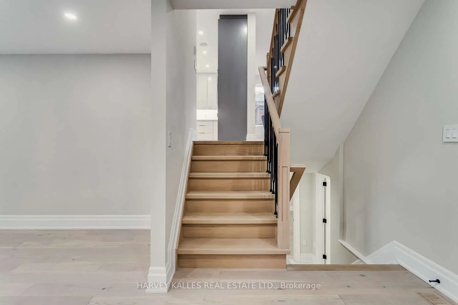 150 Viewmount Avenue