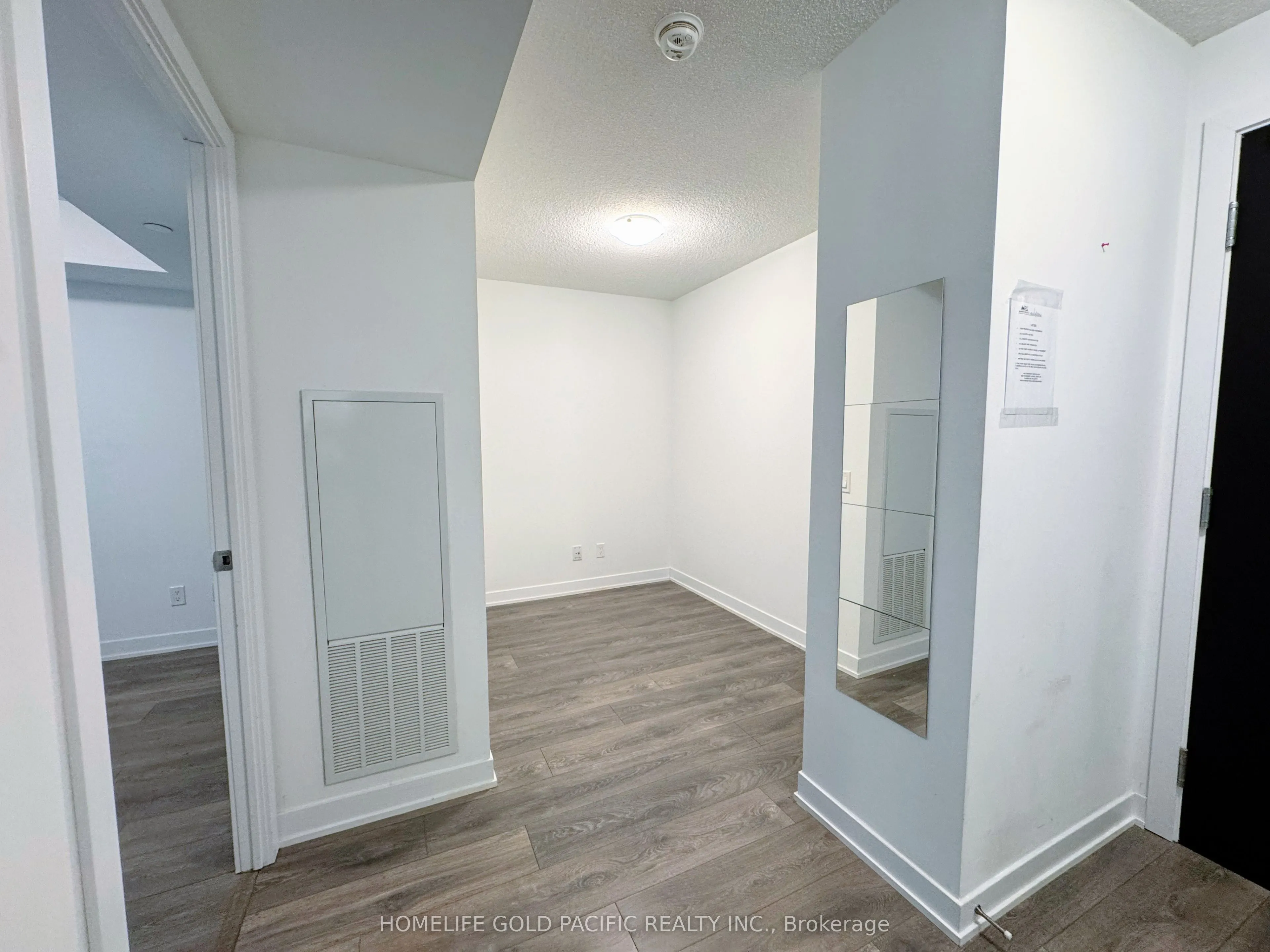 87 Peter Street, #811