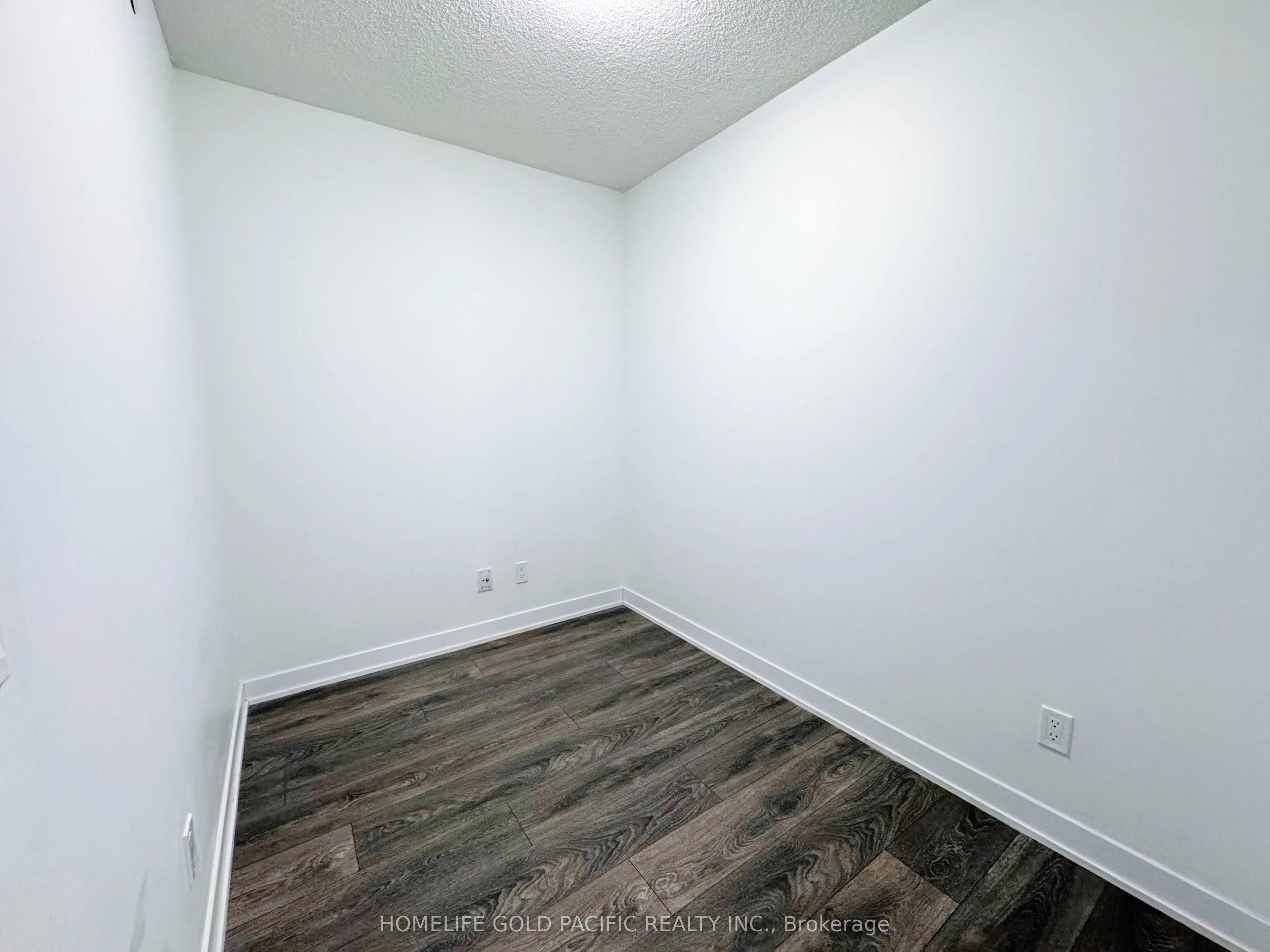 87 Peter Street, #811