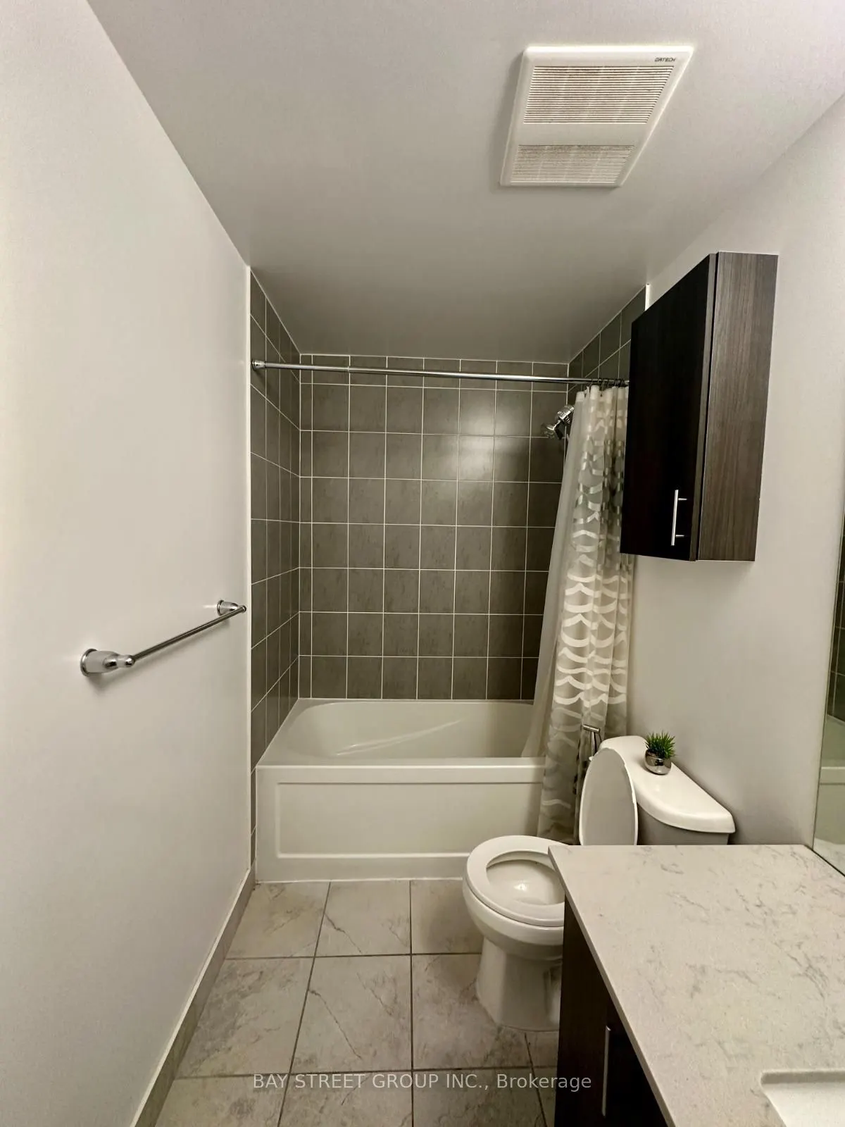 7 Kenaston Gardens, #330