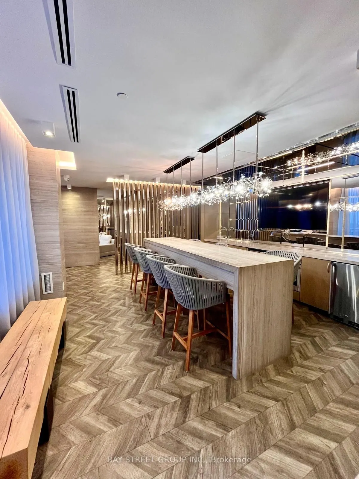 7 Kenaston Gardens, #330