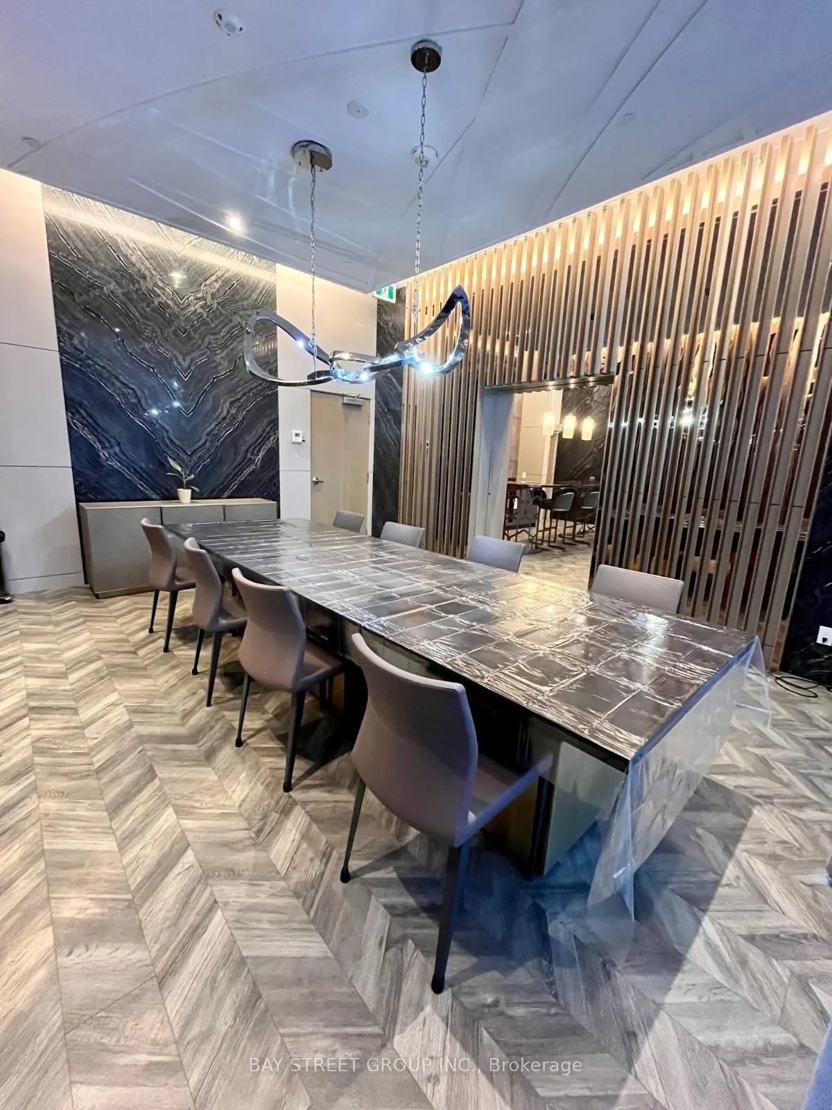 7 Kenaston Gardens, #330