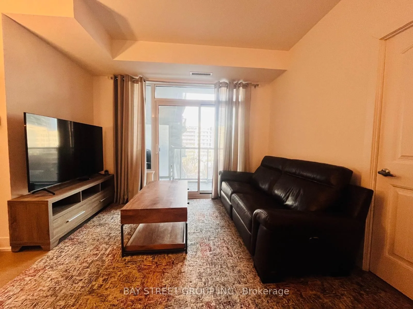 7 Kenaston Gardens, #330