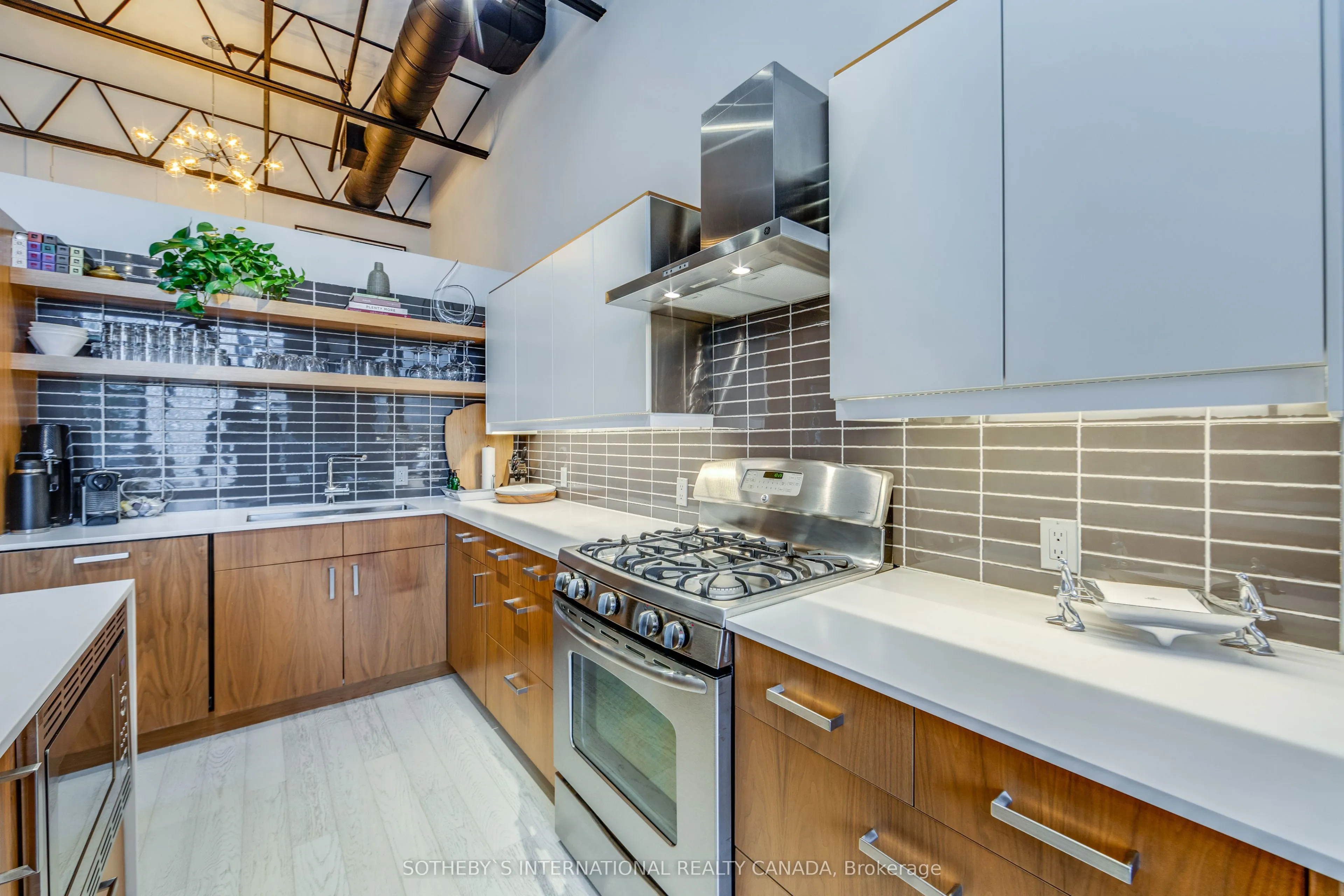676 Richmond Street W #208