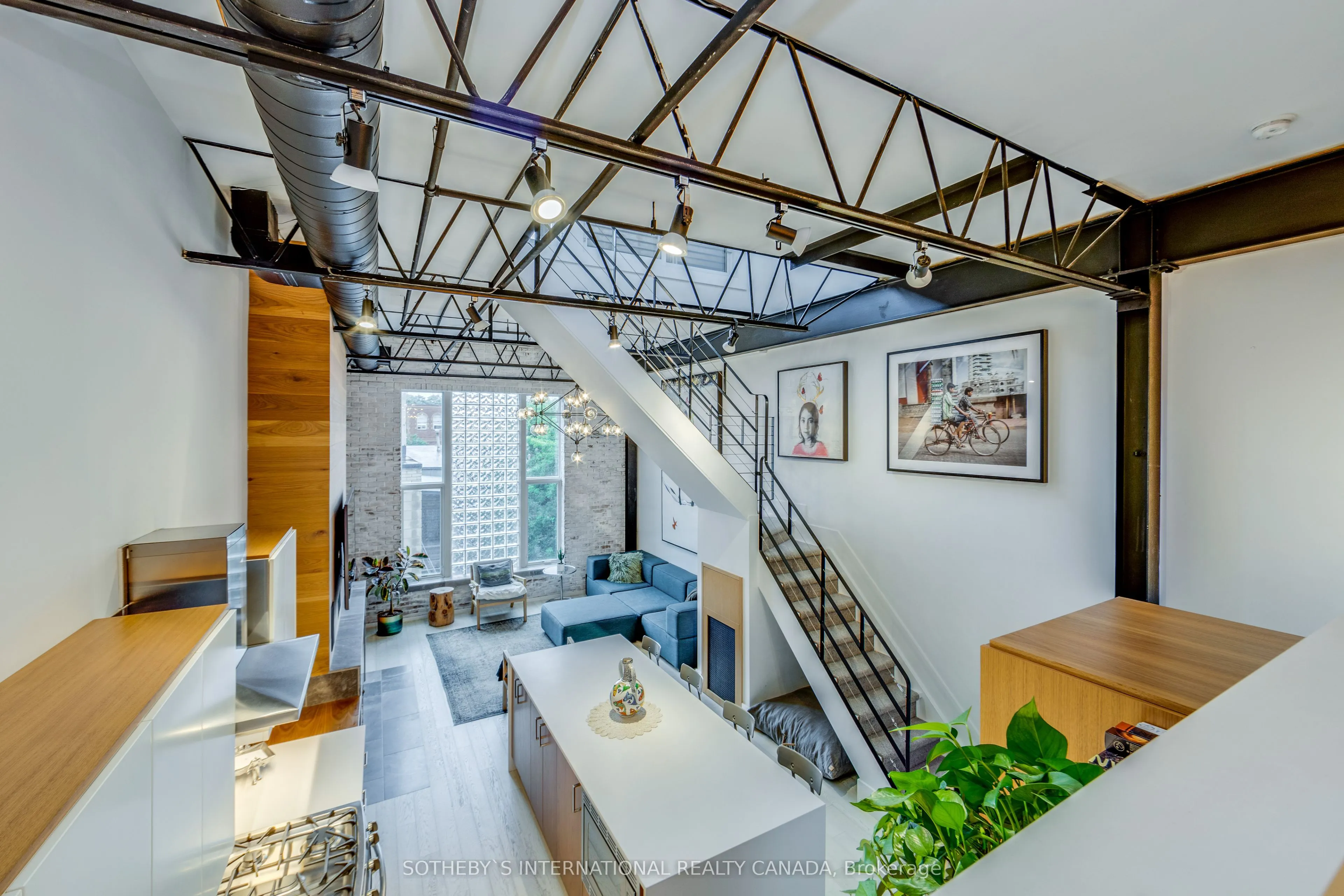 676 Richmond Street W #208