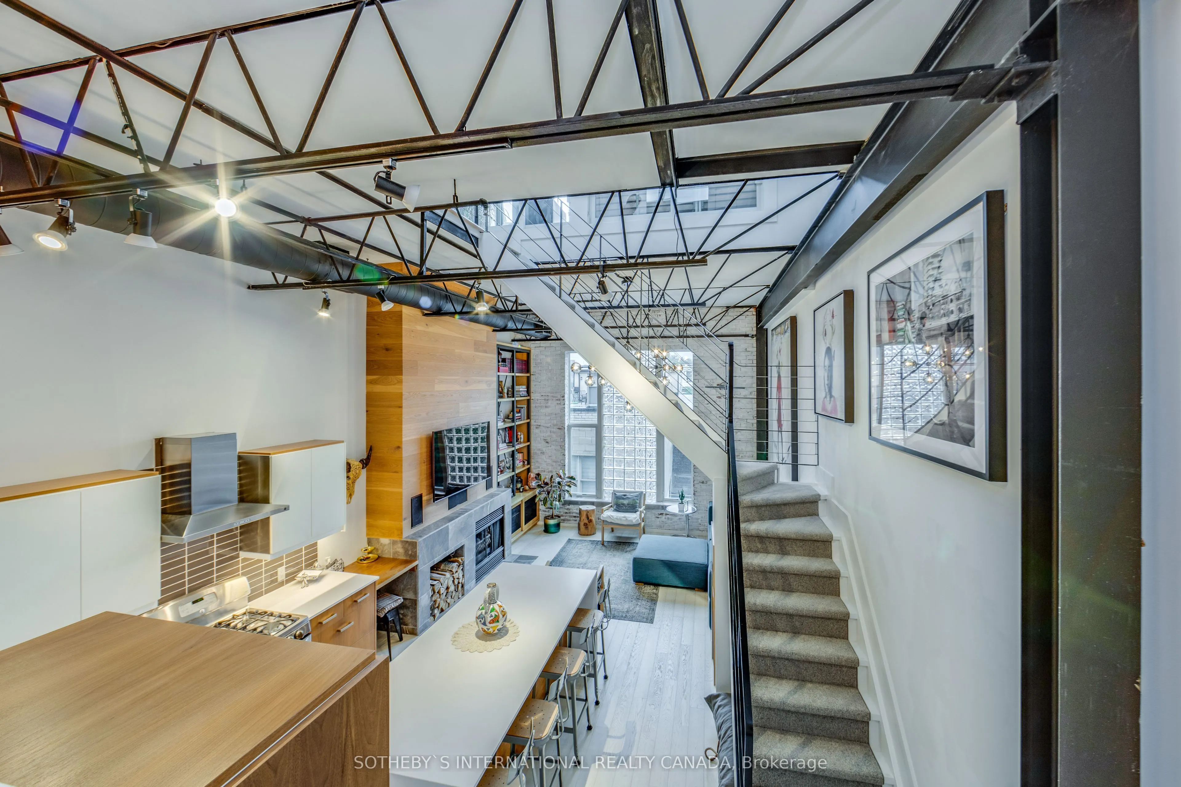 676 Richmond Street W #208