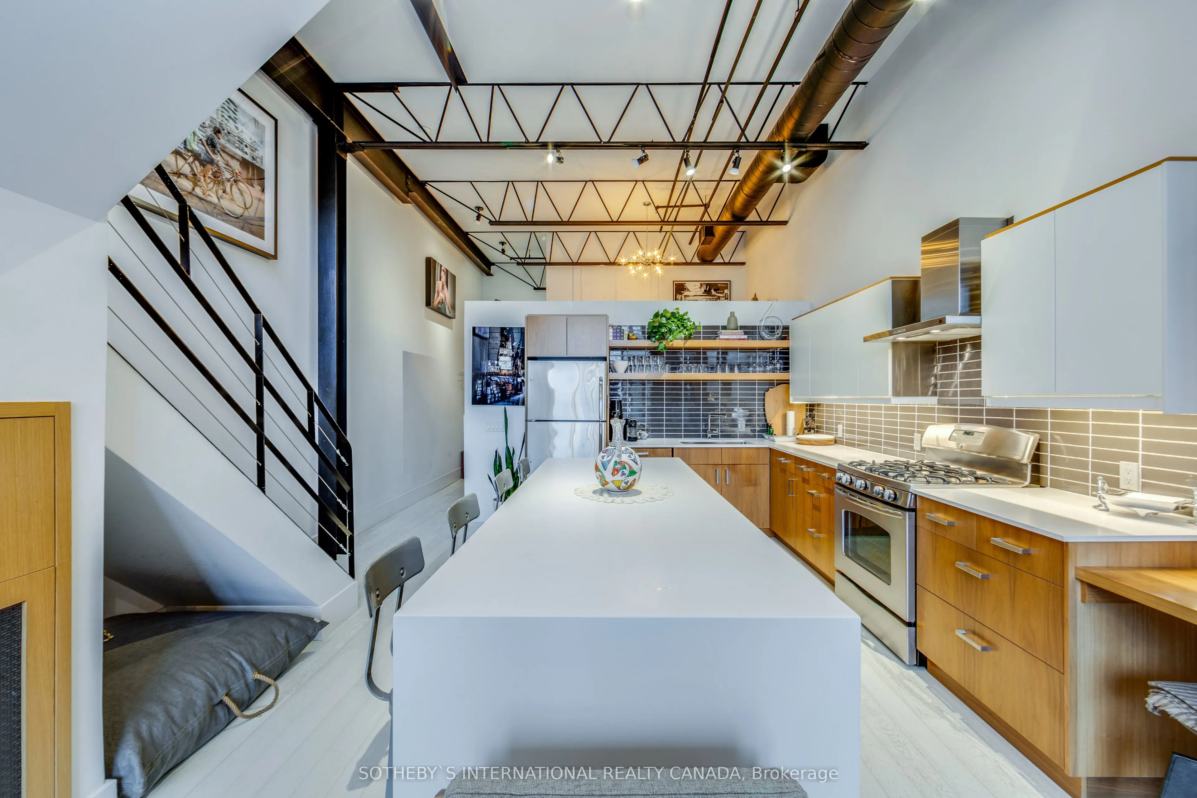 676 Richmond Street W #208