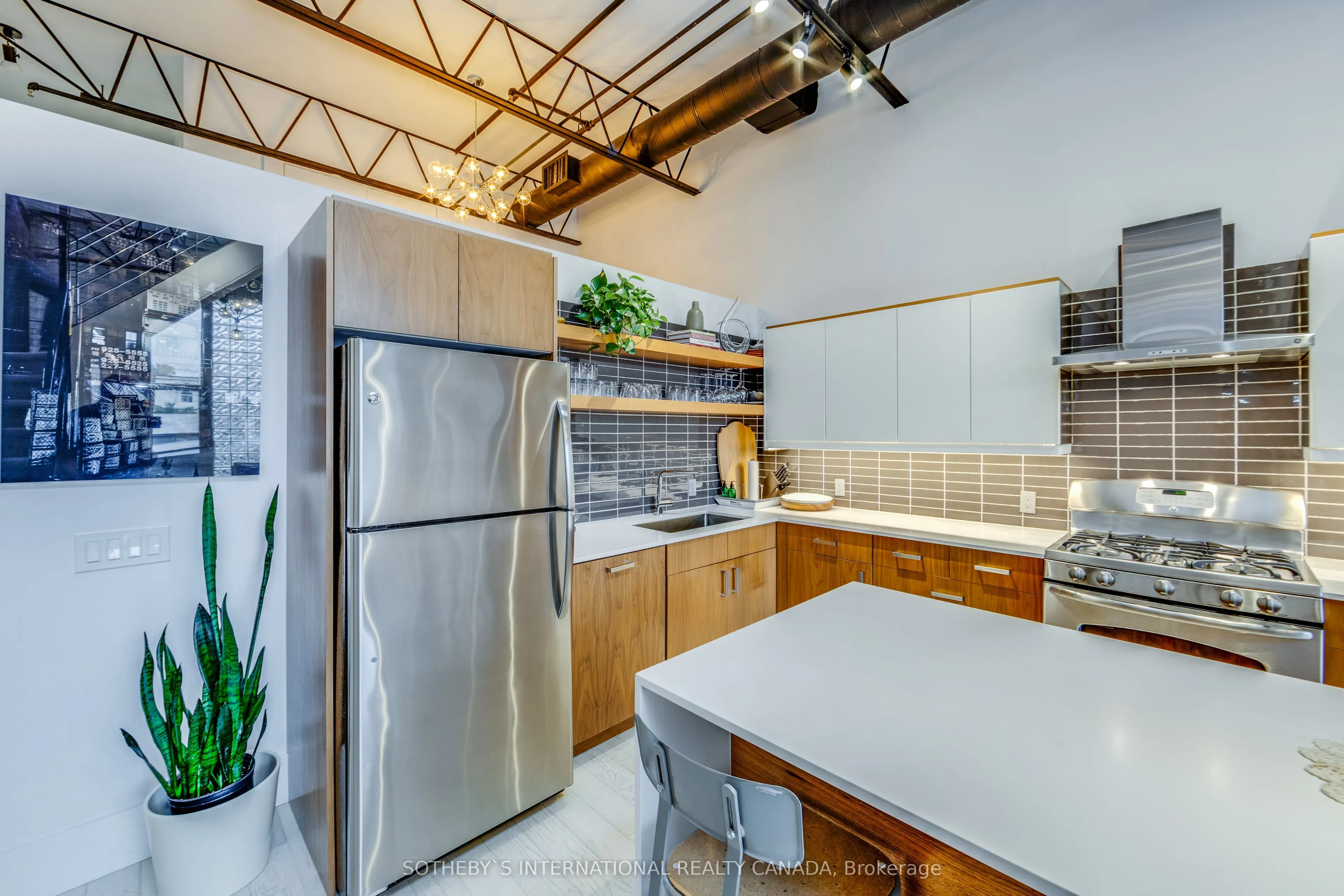 676 Richmond Street W #208