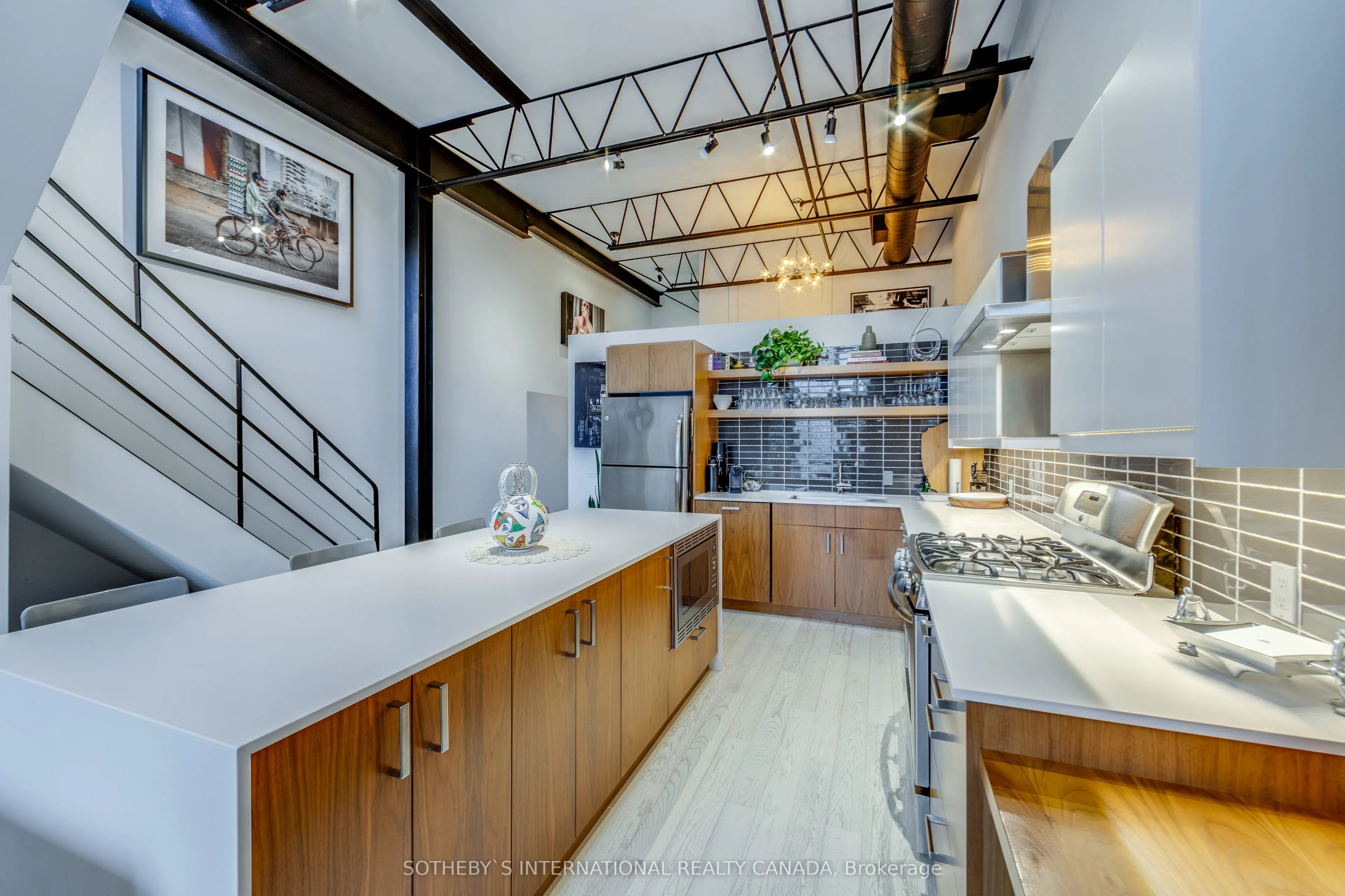 676 Richmond Street W #208