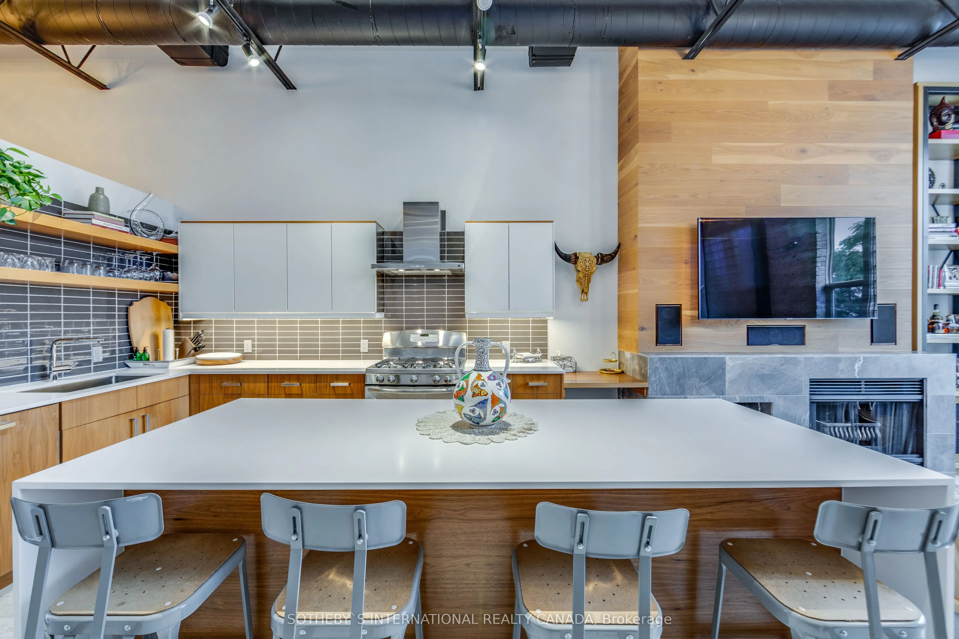 676 Richmond Street W #208