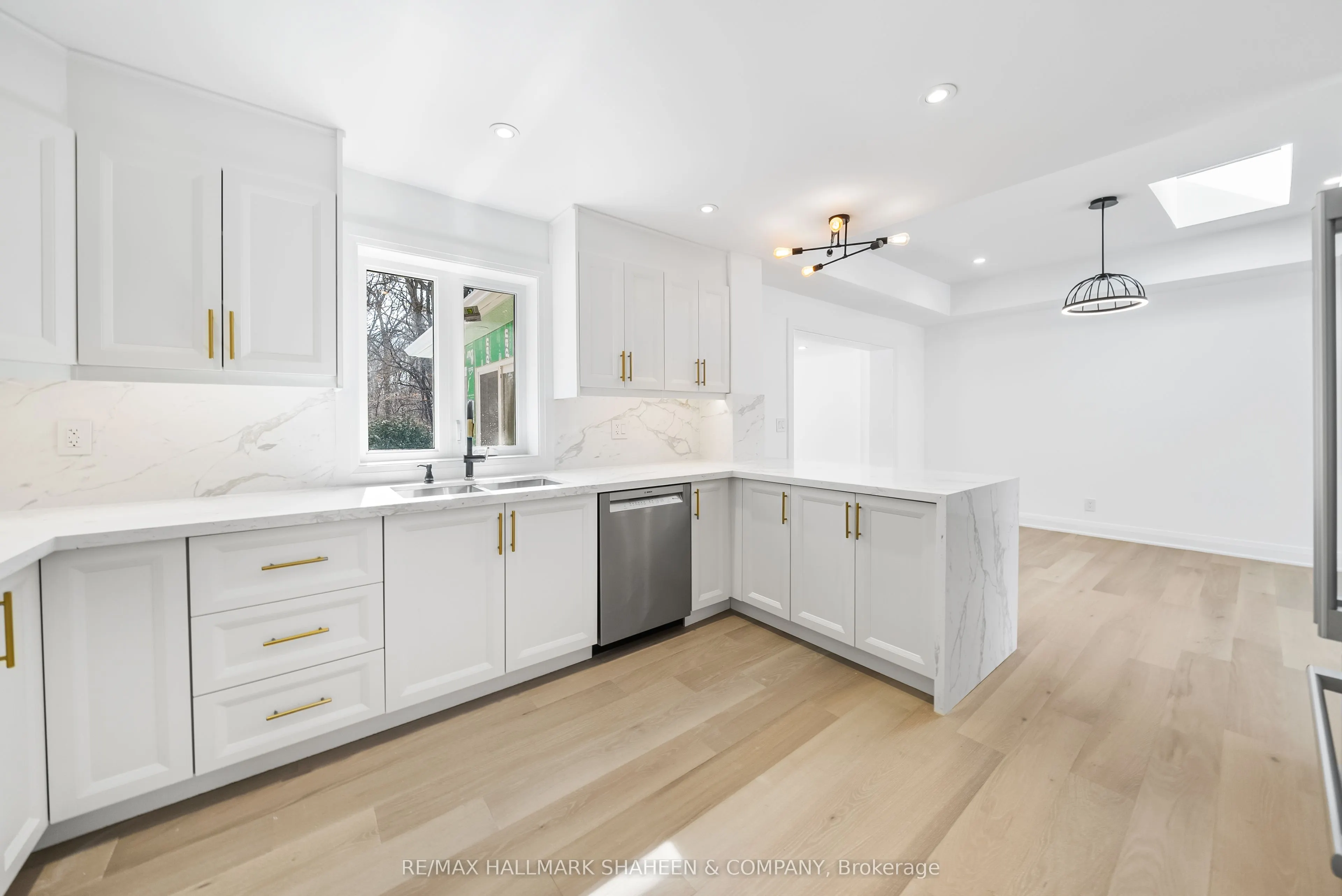 27 Christine Crescent